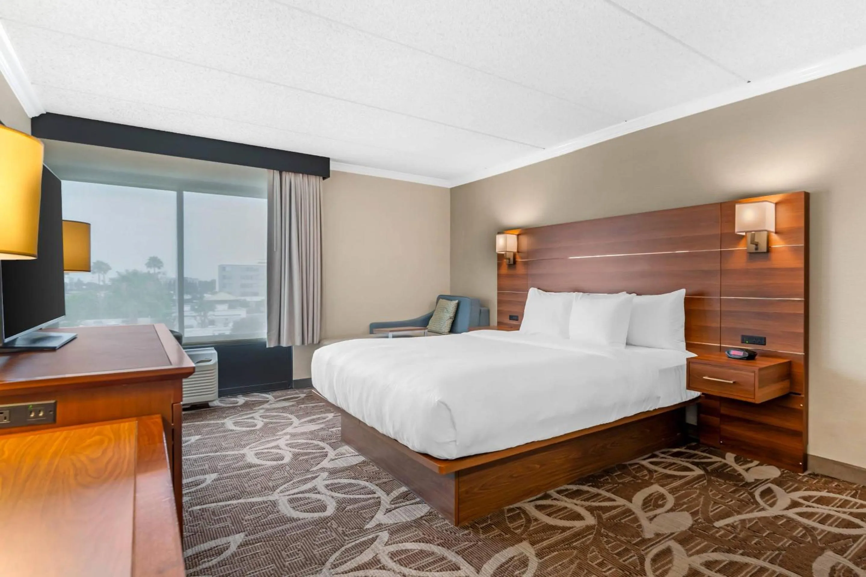 Bedroom, Bed in Comfort Inn Anaheim Resort