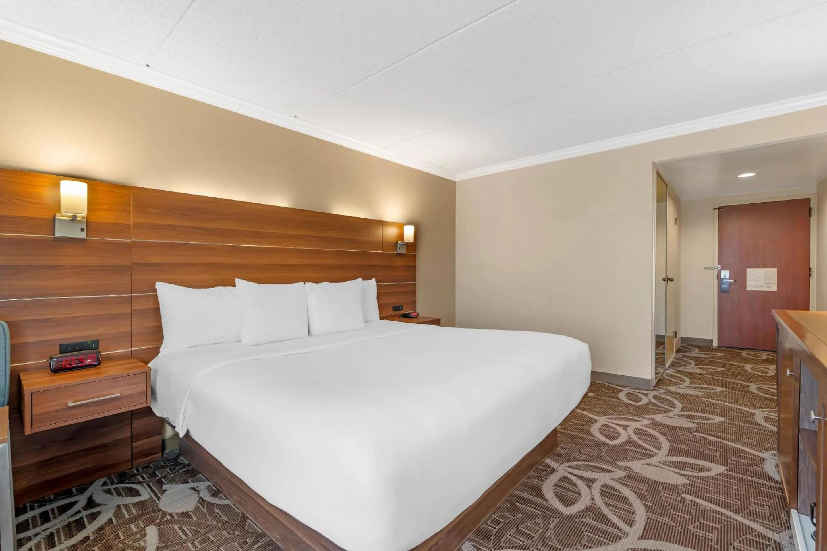 Bedroom, Bed in Comfort Inn Anaheim Resort