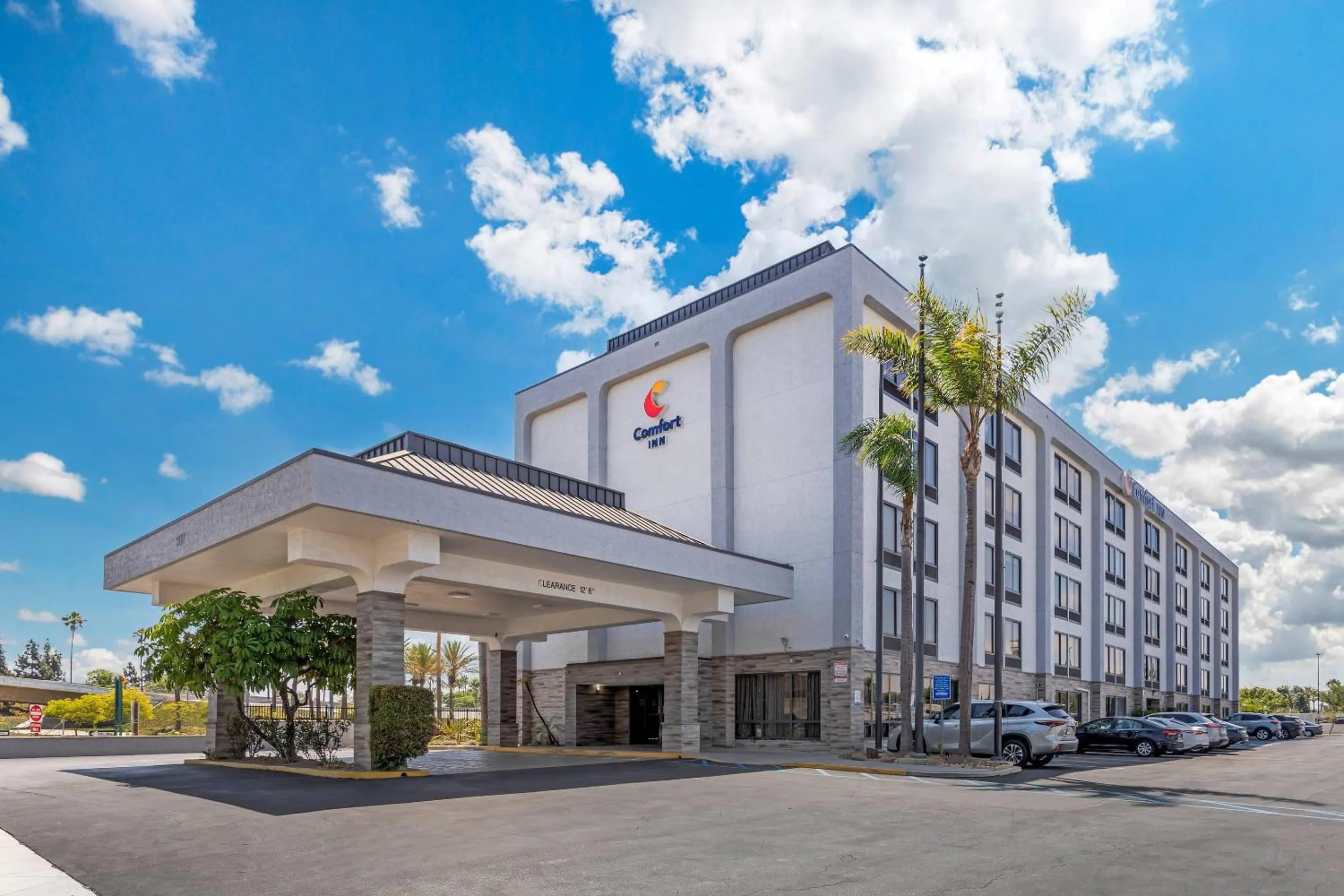 Property building in Comfort Inn Anaheim Resort