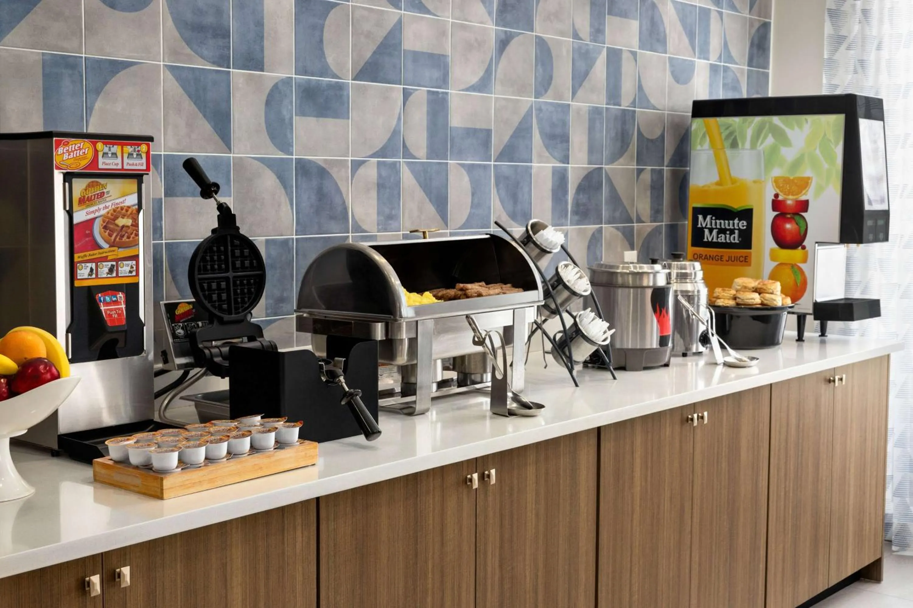 Restaurant/places to eat in La Quinta by Wyndham Springfield Airport Plaza