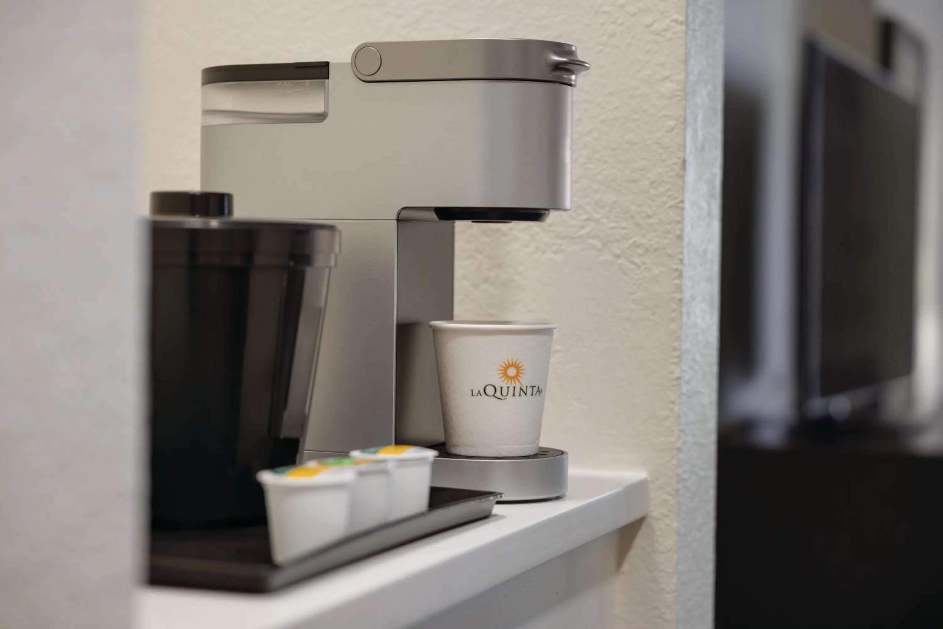 Coffee/tea facilities in La Quinta by Wyndham Springfield Airport Plaza
