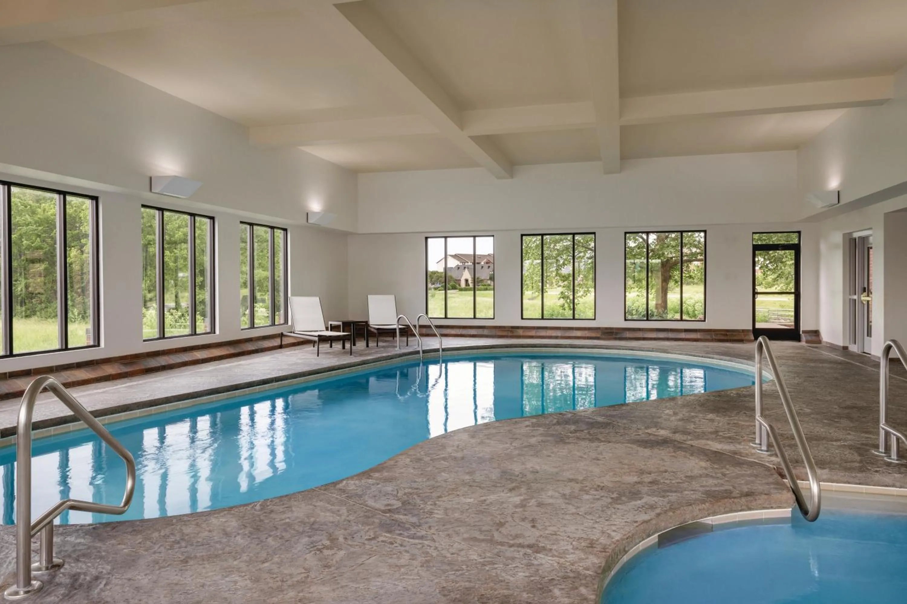 Swimming pool in La Quinta by Wyndham Springfield Airport Plaza