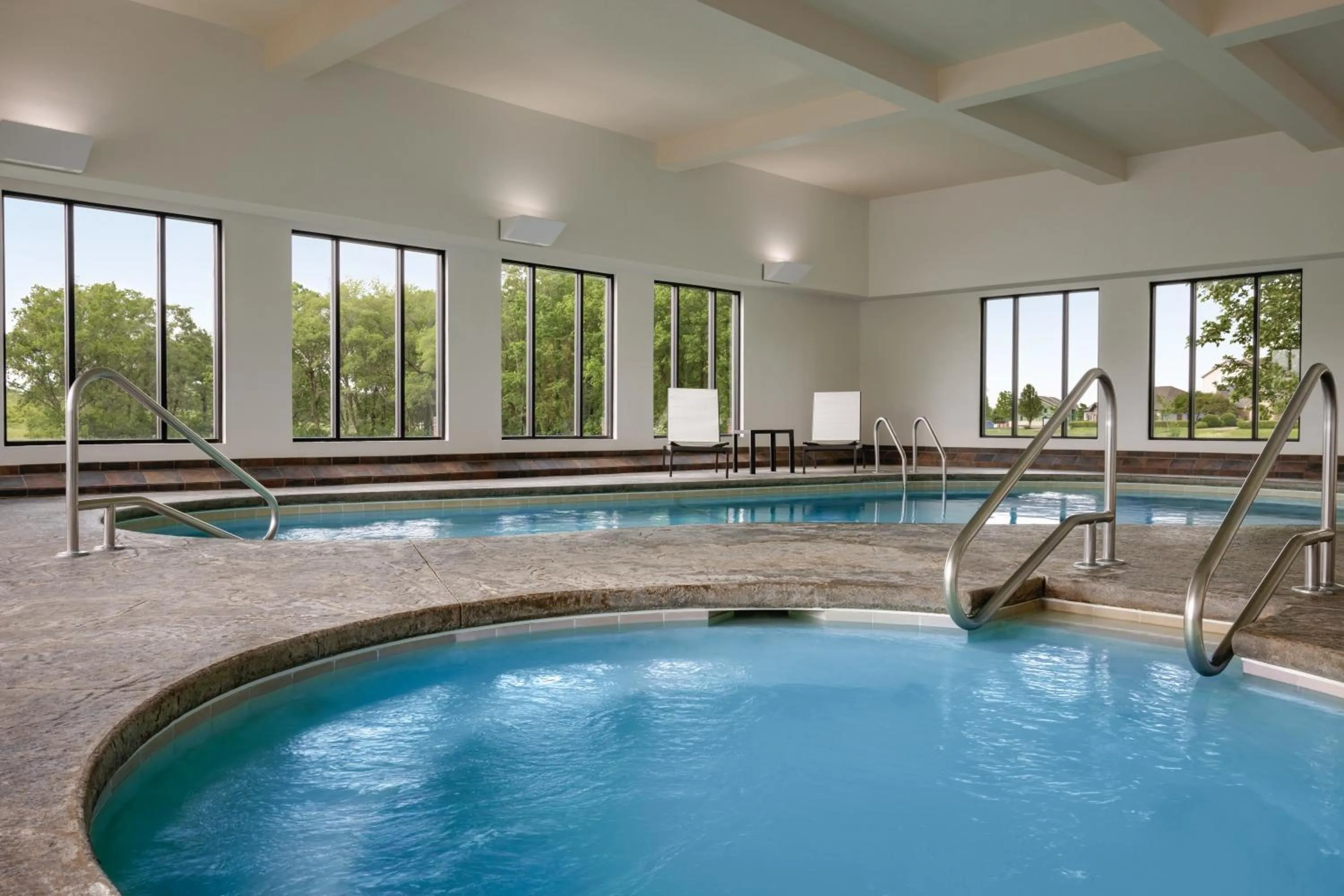 Hot Tub in La Quinta by Wyndham Springfield Airport Plaza