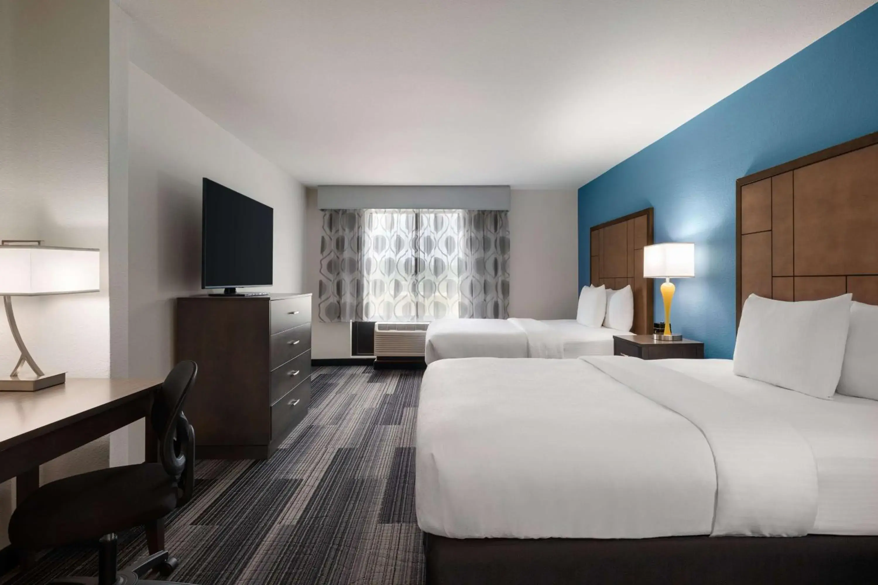 Deluxe Queen Room with Two Queen Beds in La Quinta by Wyndham Springfield Airport Plaza Deluxe Queen Room with Two Queen Beds in La Quinta by Wyndham Springfield Airport Plaza