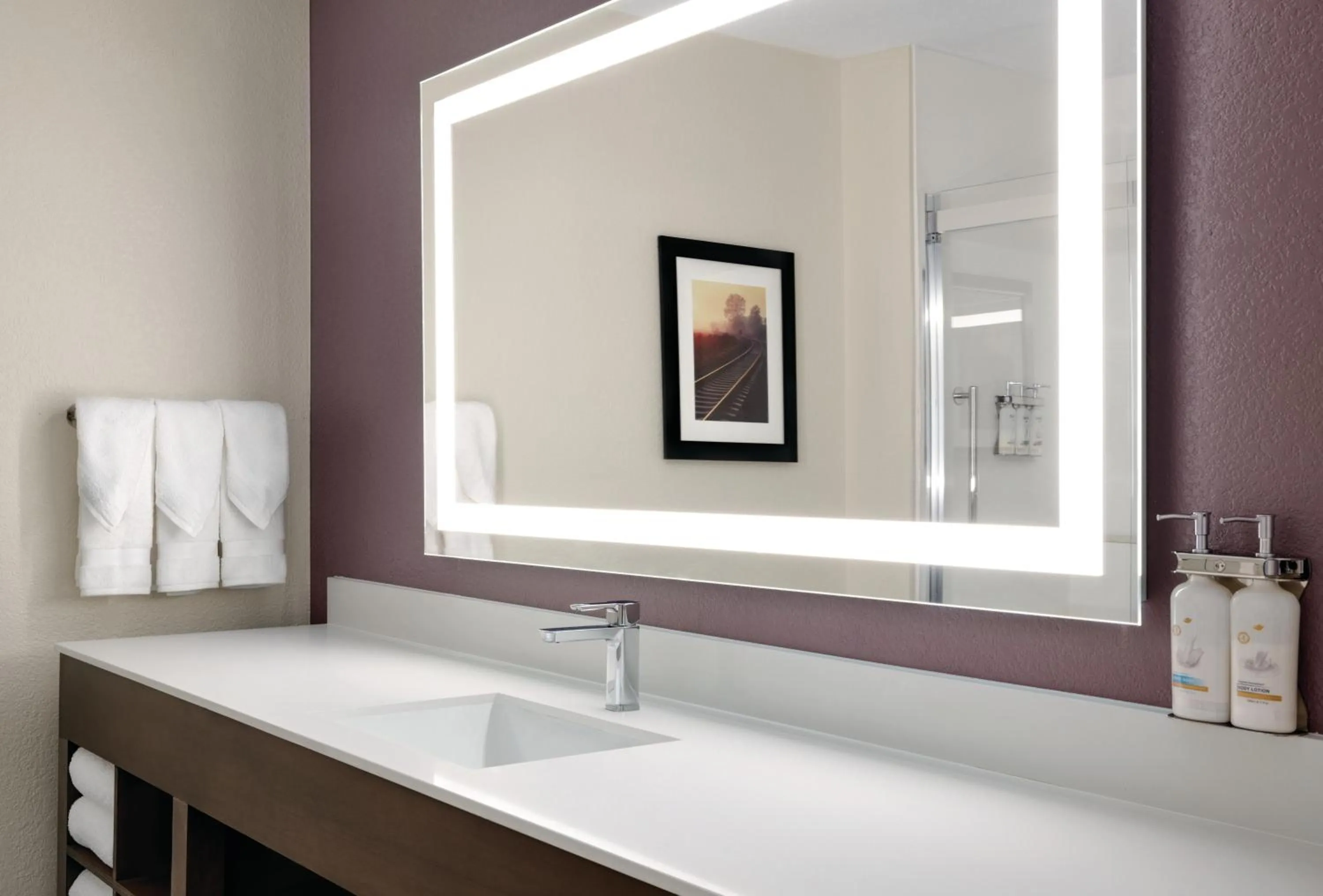 Bathroom in La Quinta by Wyndham Springfield Airport Plaza