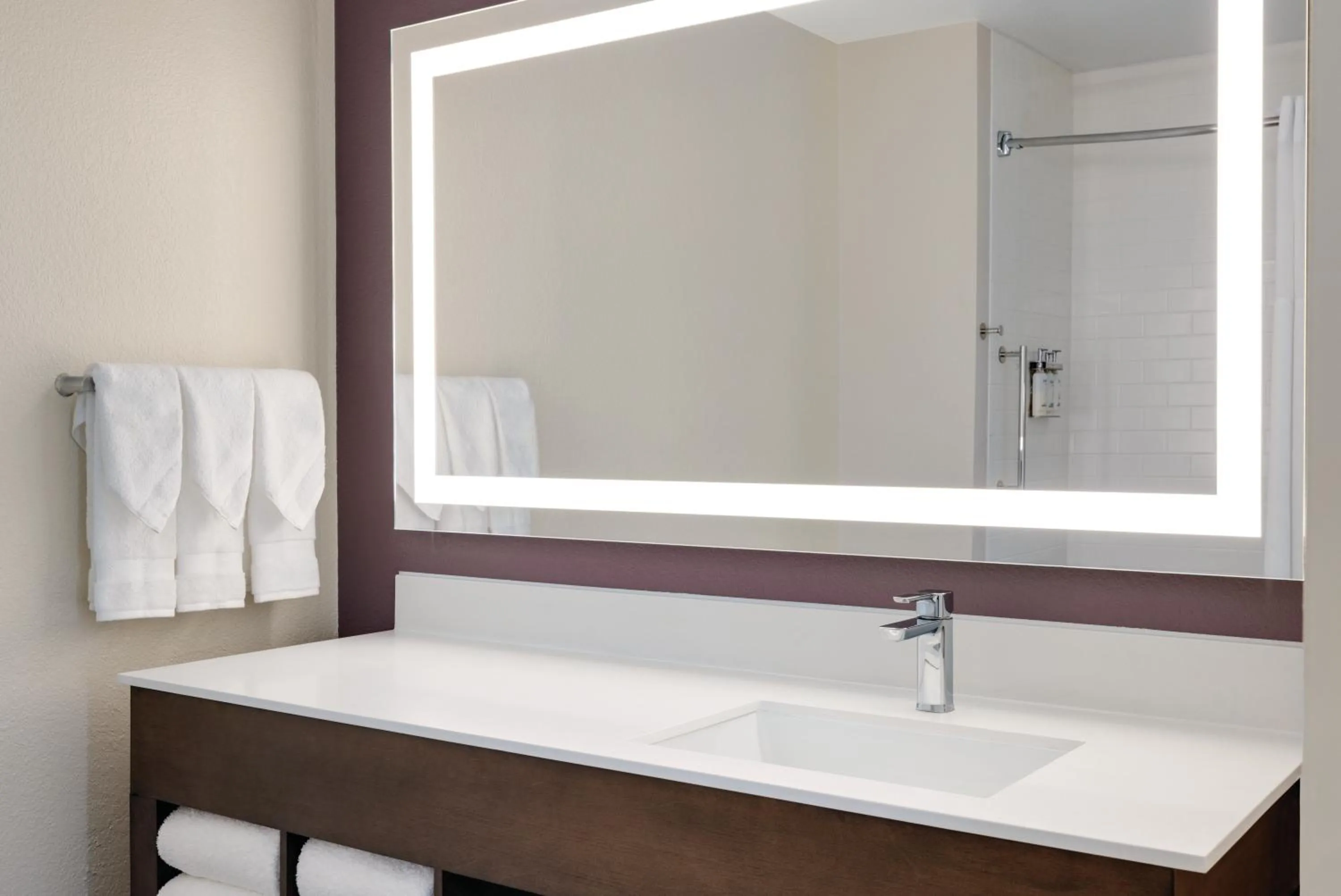 Bathroom in La Quinta by Wyndham Springfield Airport Plaza