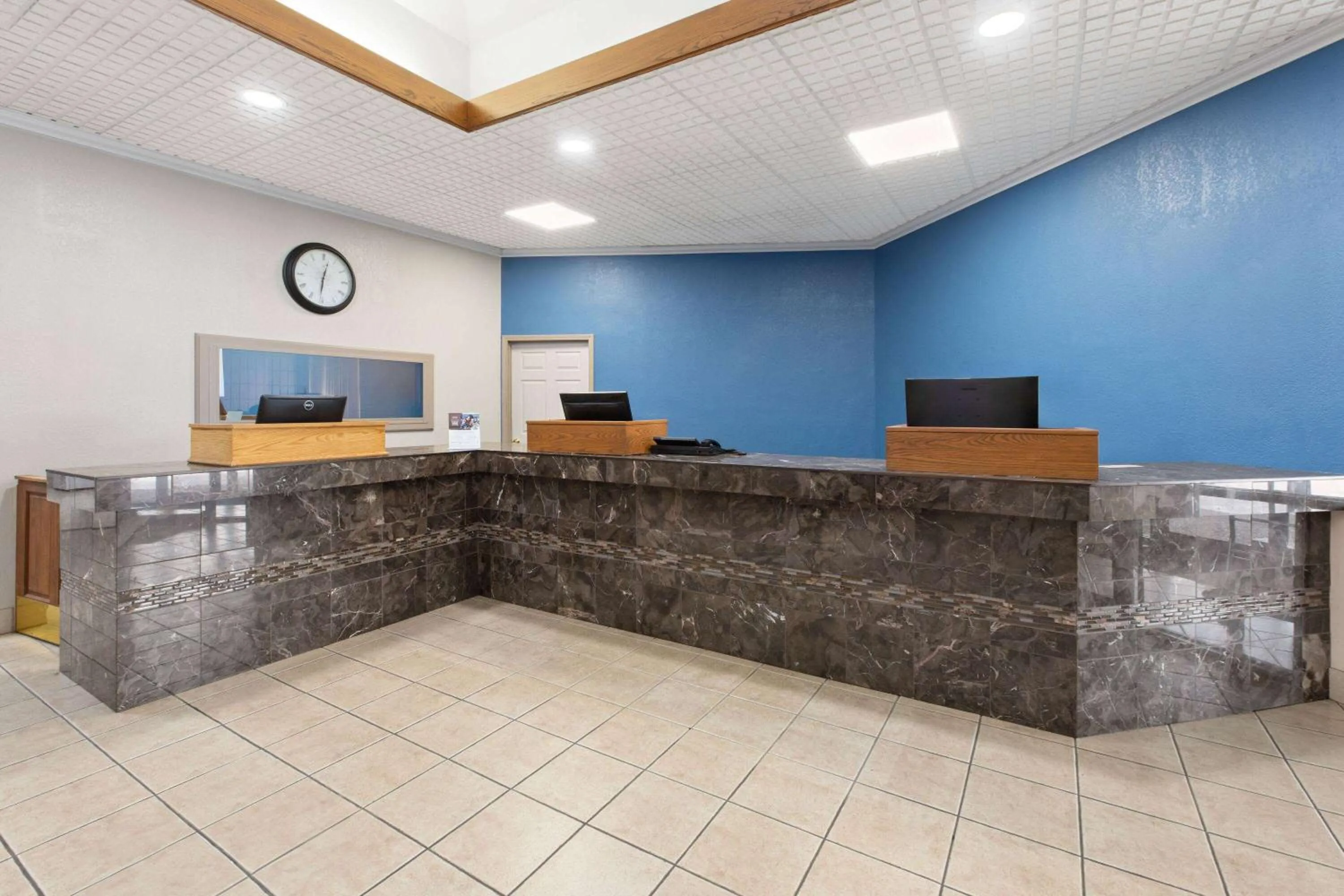 Lobby or reception in Baymont Inn and Suites by Wyndham Farmington, MO