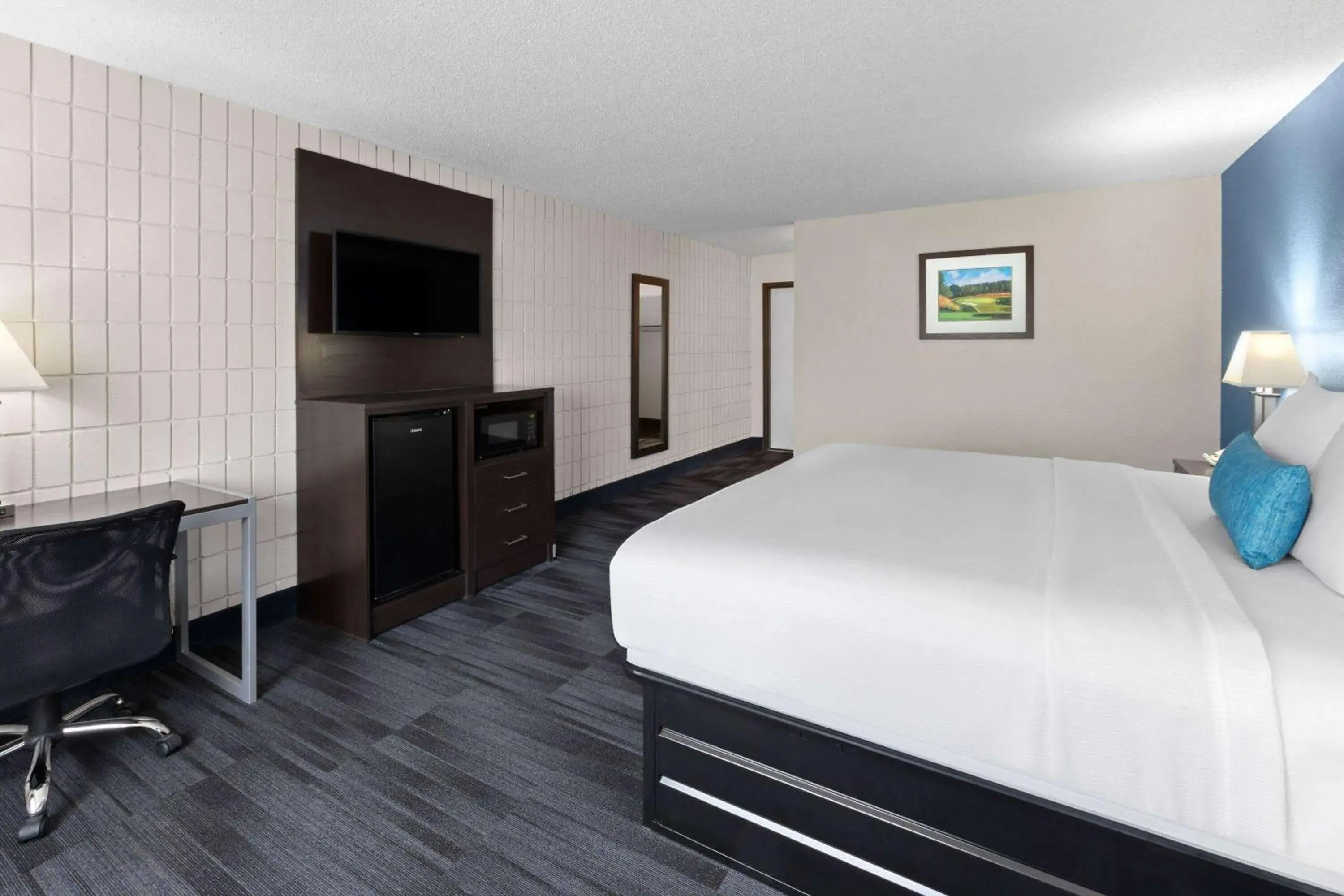 Photo of the whole room, Bed in Baymont Inn and Suites by Wyndham Farmington, MO Photo of the whole room, Bed in Baymont Inn and Suites by Wyndham Farmington, MO