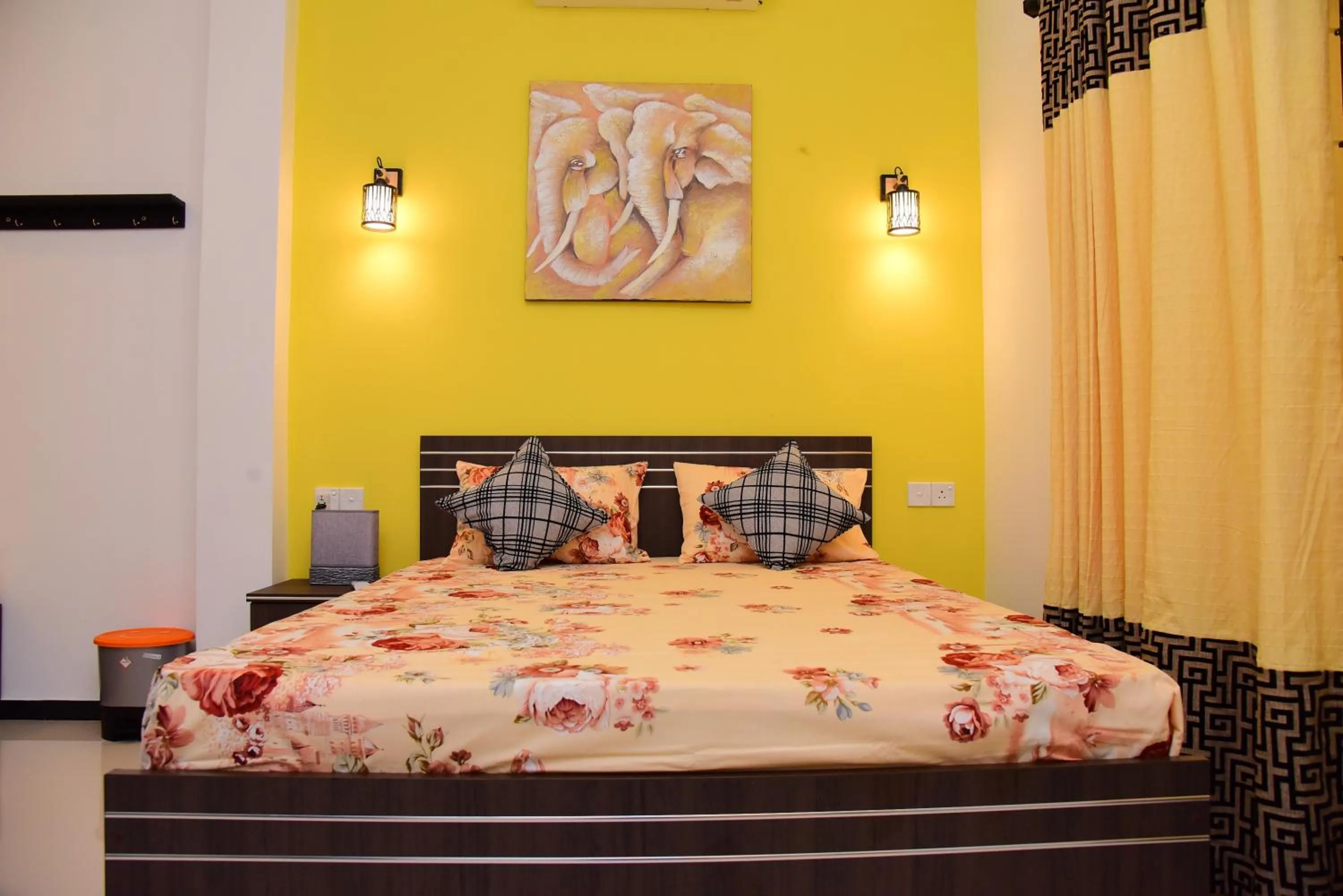 Bedroom, Bed in White Villa Airport Transit Hotel