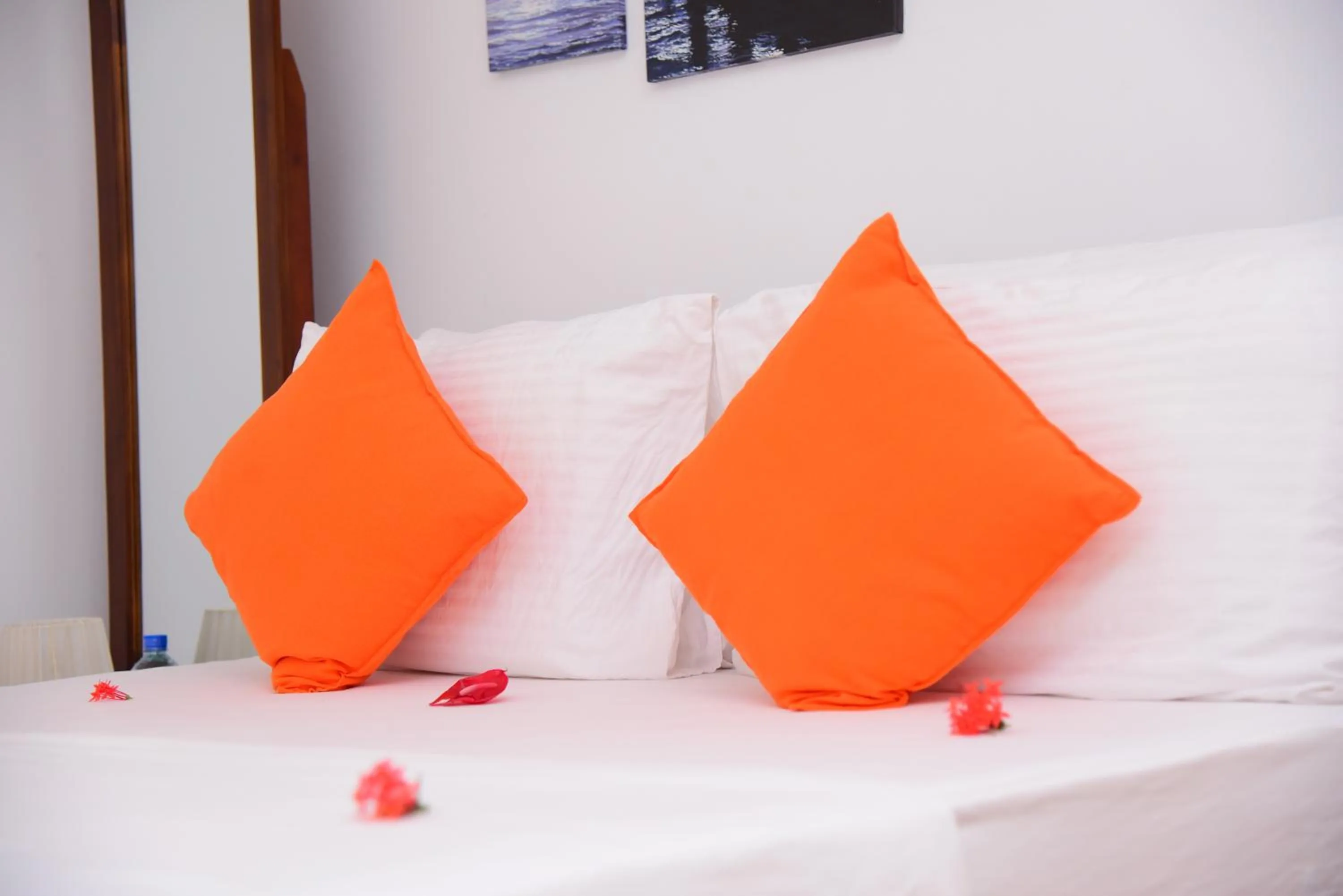 Bed in White Villa Airport Transit Hotel