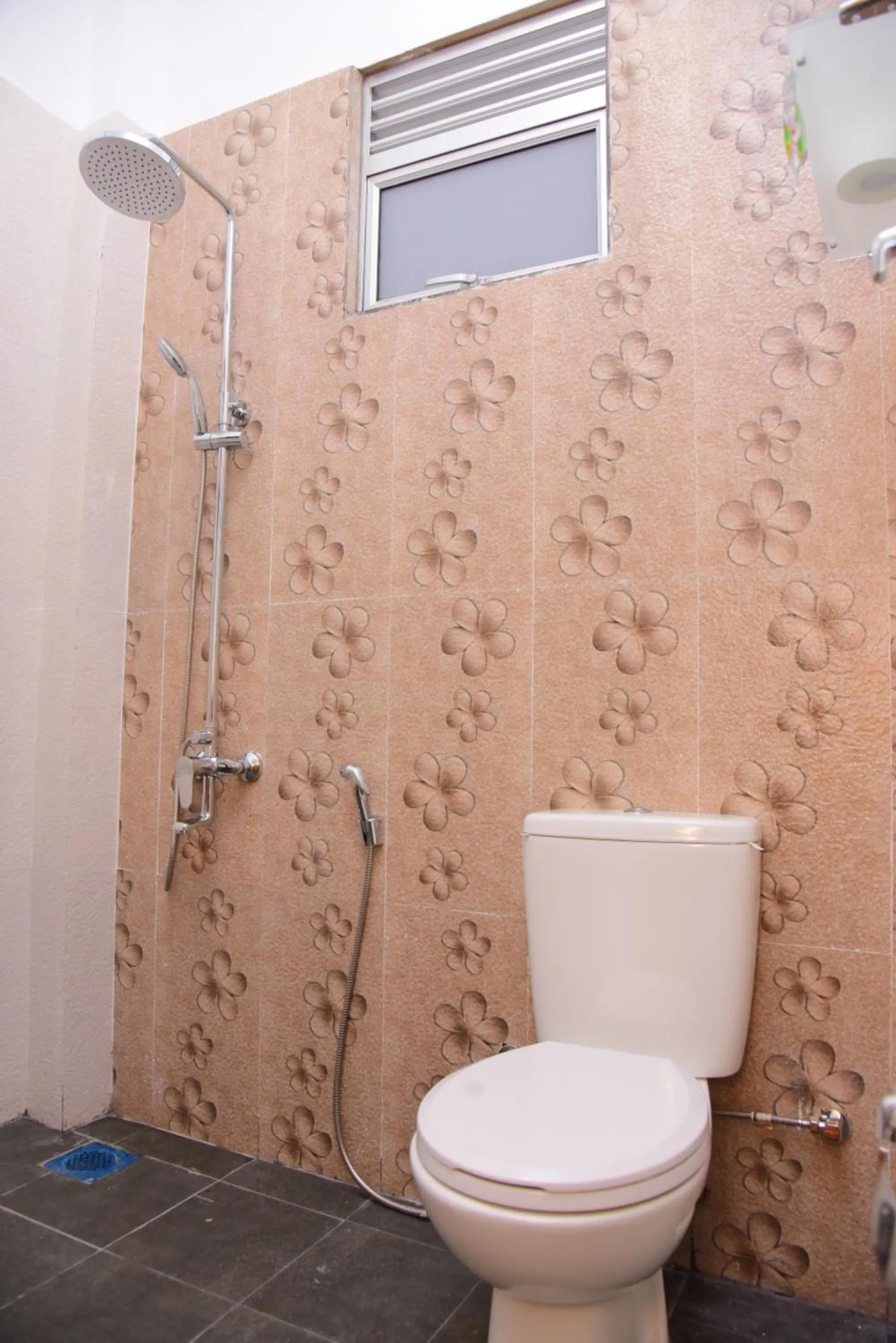 Bathroom in White Villa Airport Transit Hotel