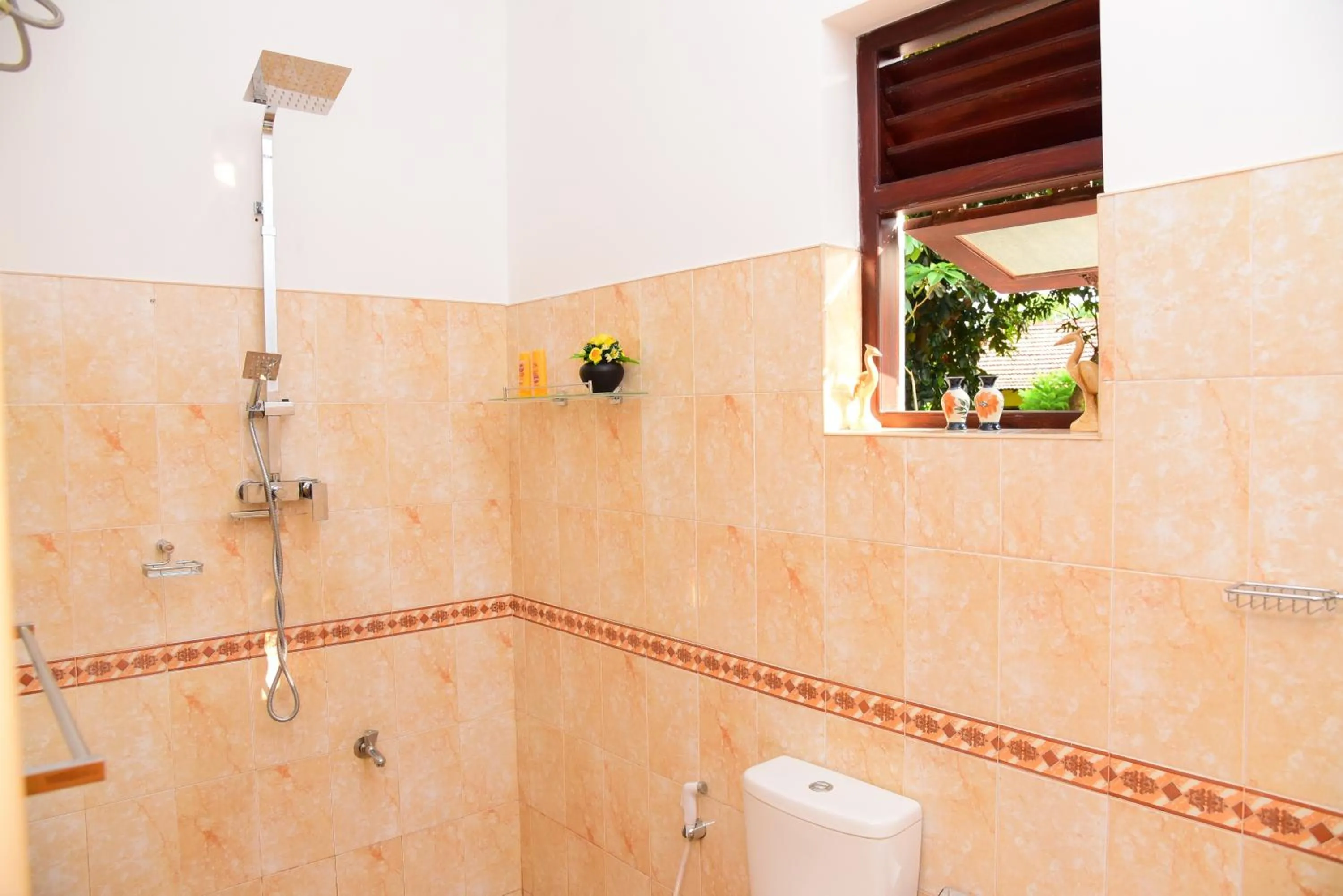 Bathroom in White Villa Airport Transit Hotel