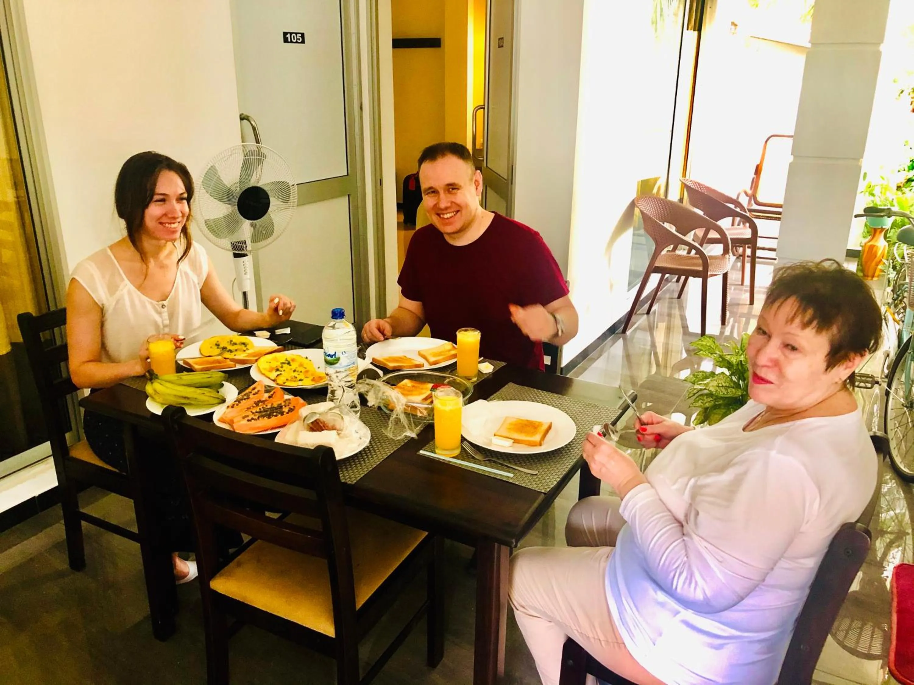 Food and drinks in White Villa Airport Transit Hotel