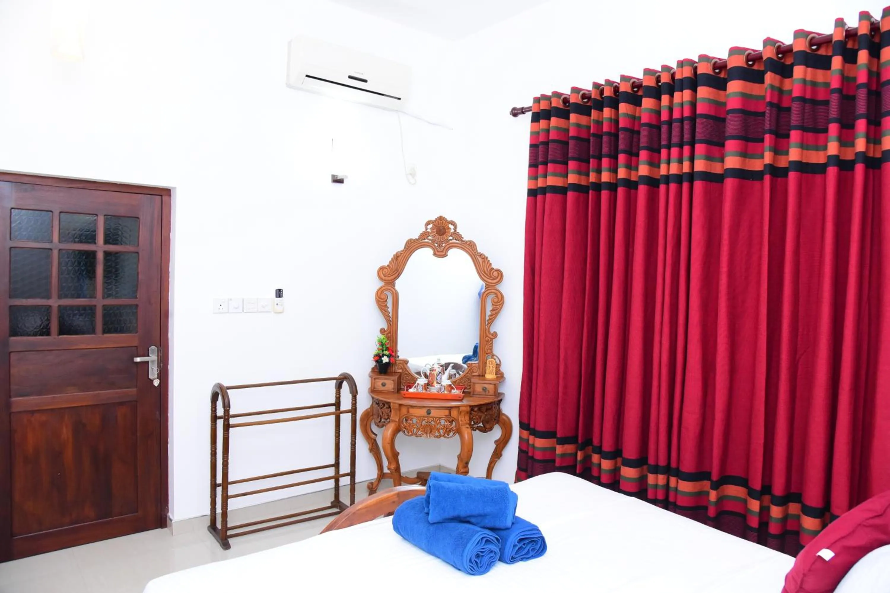 Coffee/tea facilities, Bed in White Villa Airport Transit Hotel