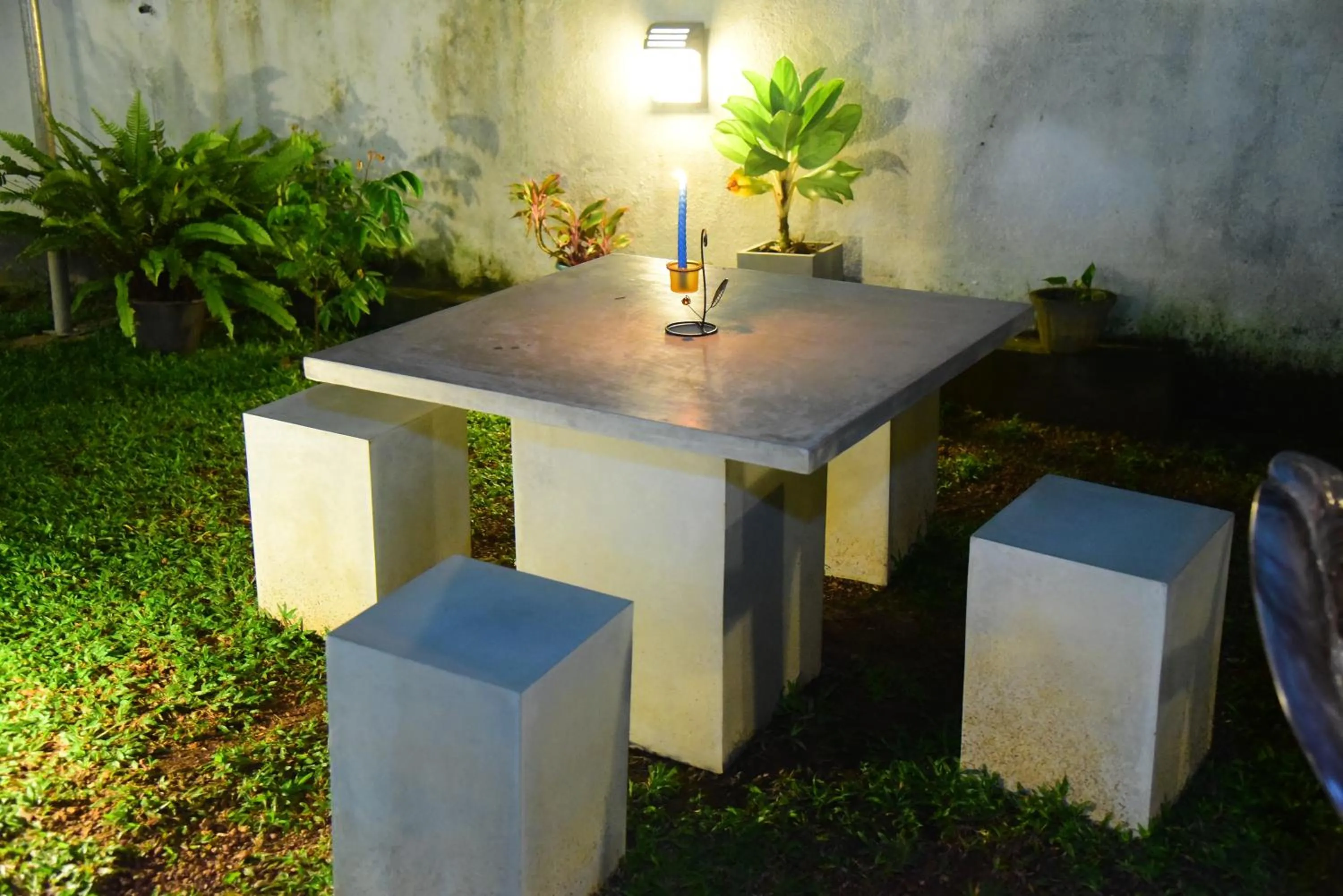 Garden view in White Villa Airport Transit Hotel