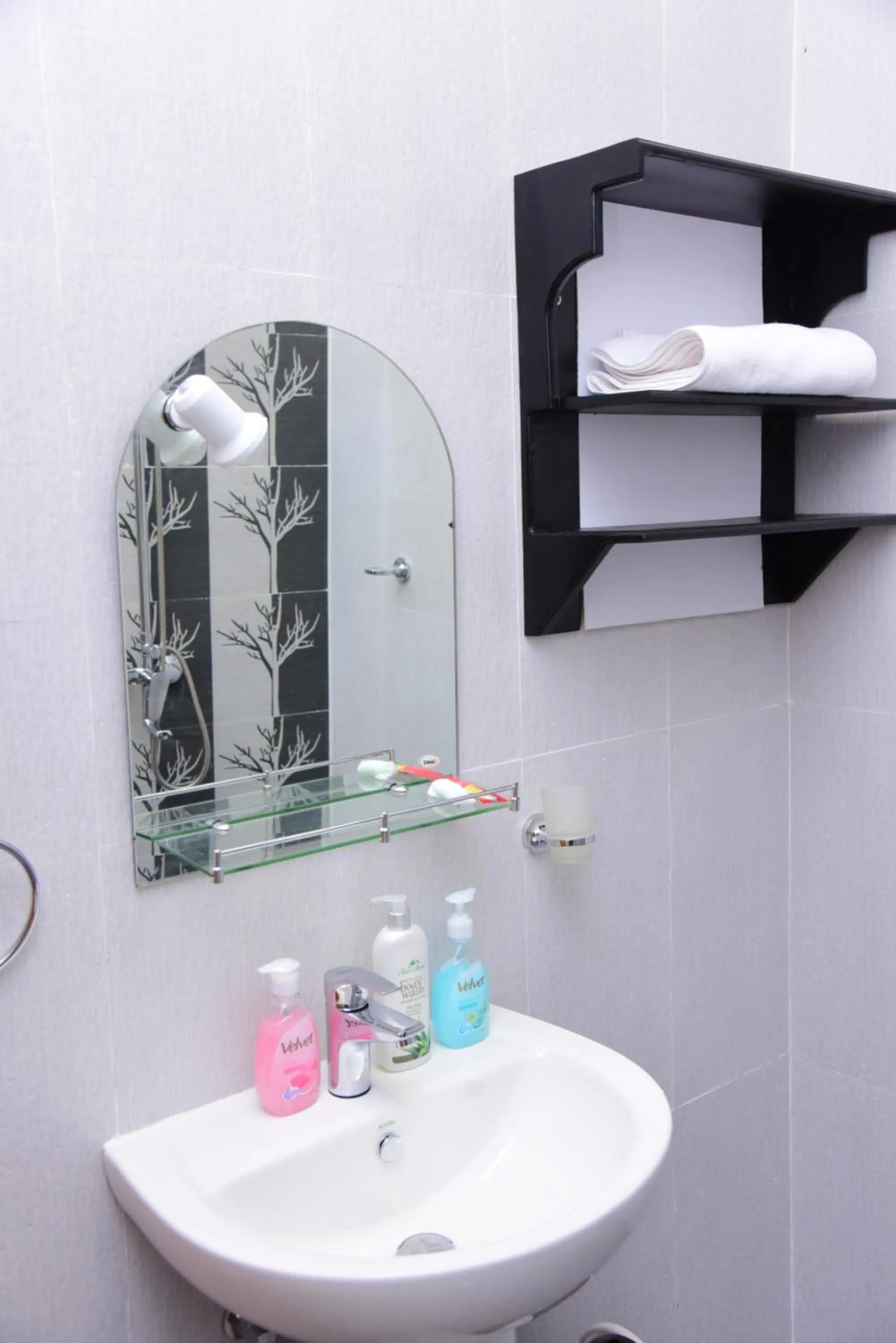 Bathroom in White Villa Airport Transit Hotel