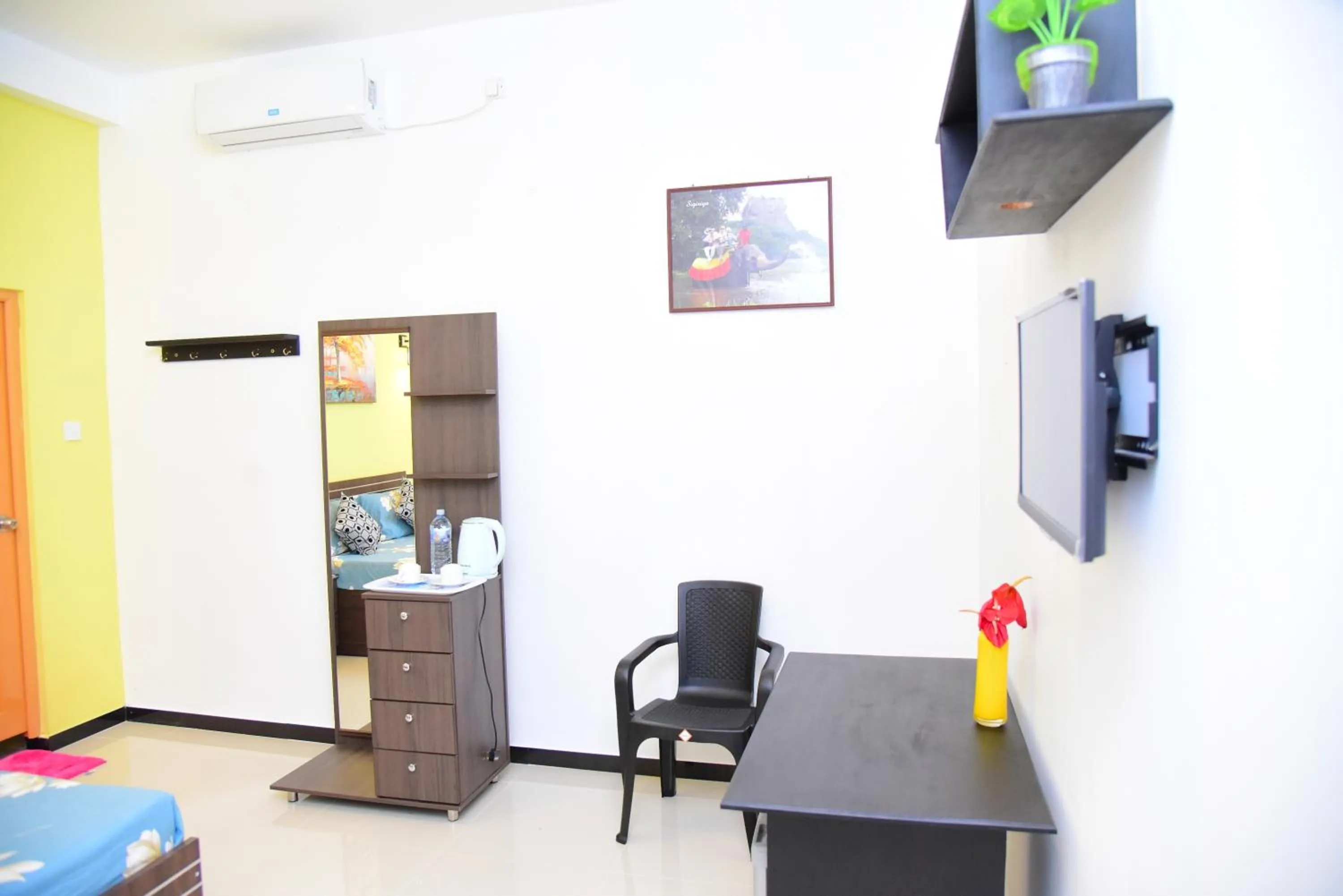 Bedroom in White Villa Airport Transit Hotel