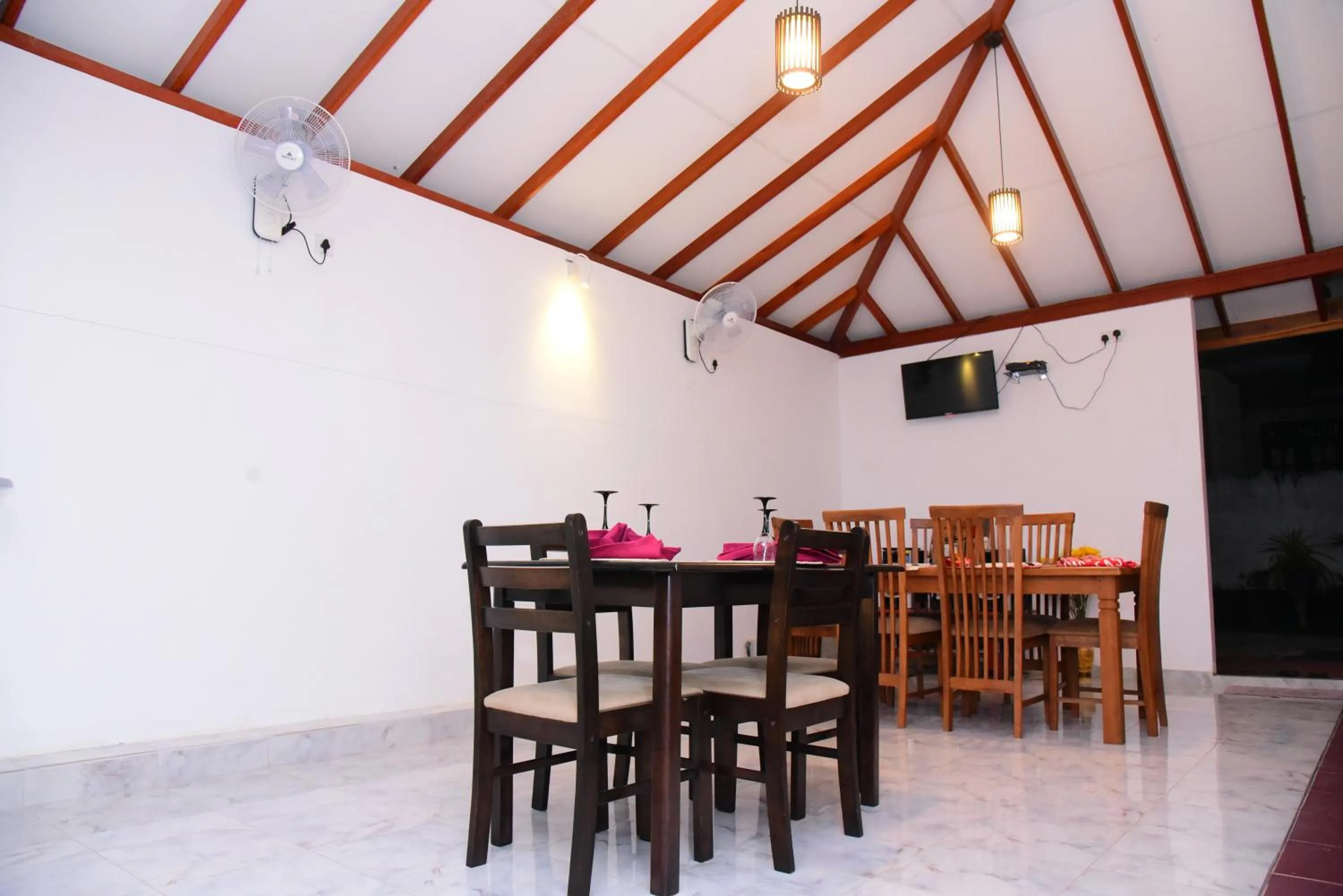 Restaurant/places to eat in White Villa Airport Transit Hotel