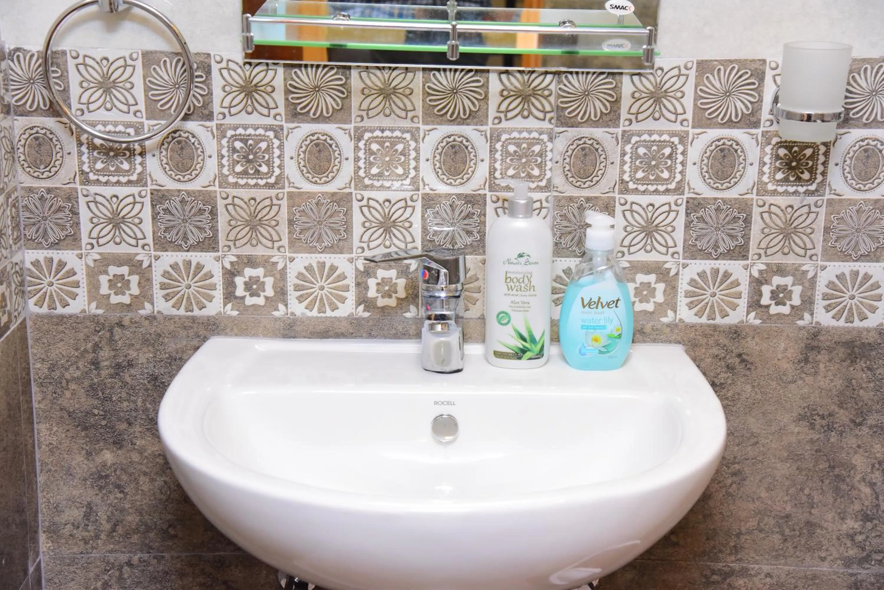 Bathroom in White Villa Airport Transit Hotel