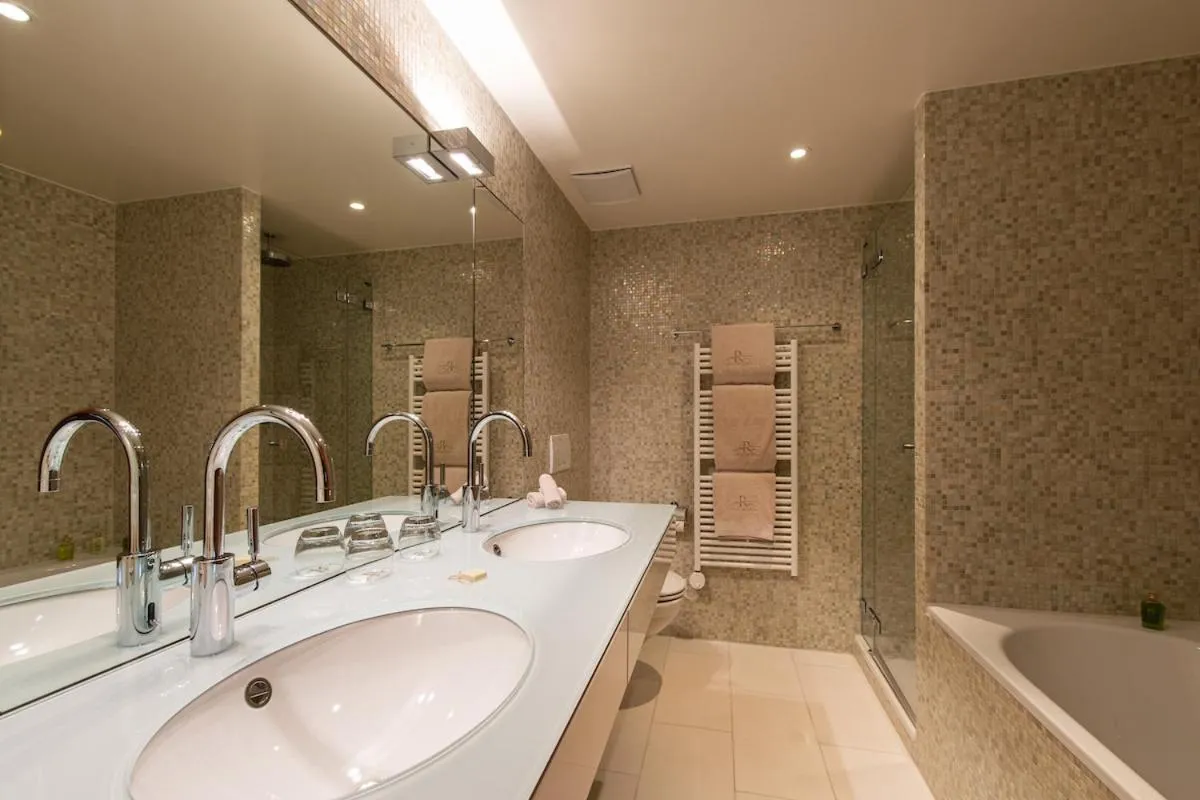 Bathroom in Chalet RoyAlp Hôtel & Spa