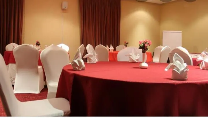 Business facilities in Reef Al Malaz International Hotel by Al Azmy