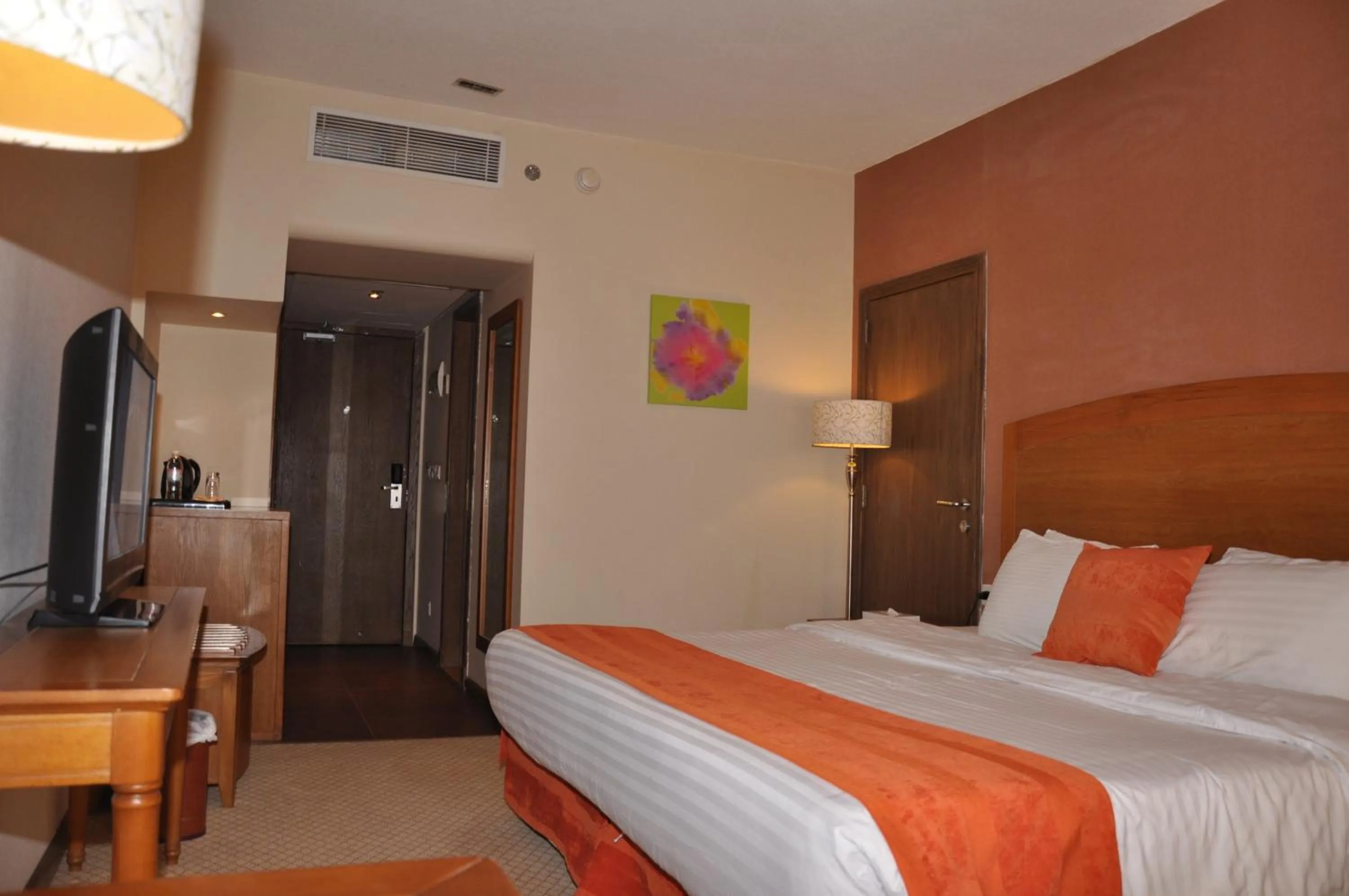 Photo of the whole room, Bed in Reef Al Malaz International Hotel by Al Azmy