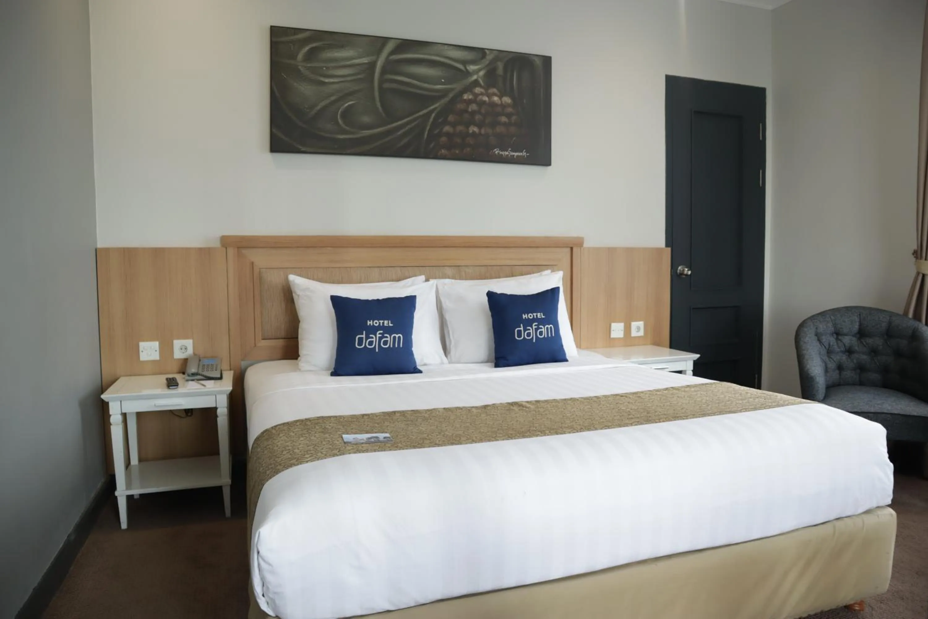 Bed in Hotel Dafam Semarang