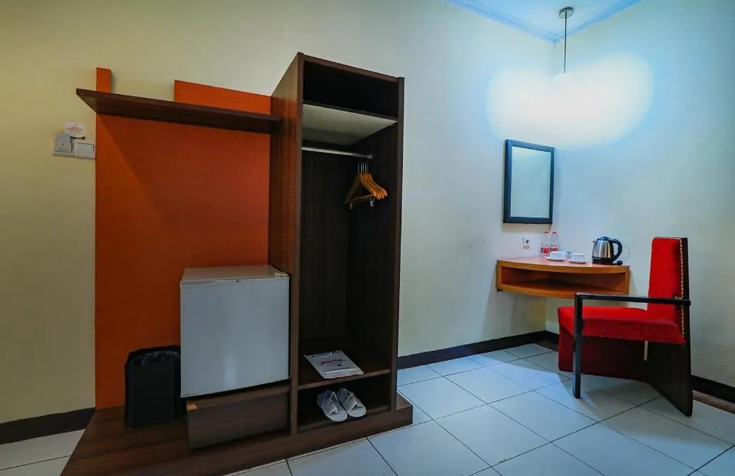 TV/Entertainment Center in Hotel Marlin Pekalongan