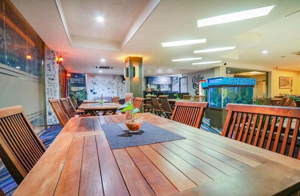 Restaurant/Places to Eat in Hotel Marlin Pekalongan