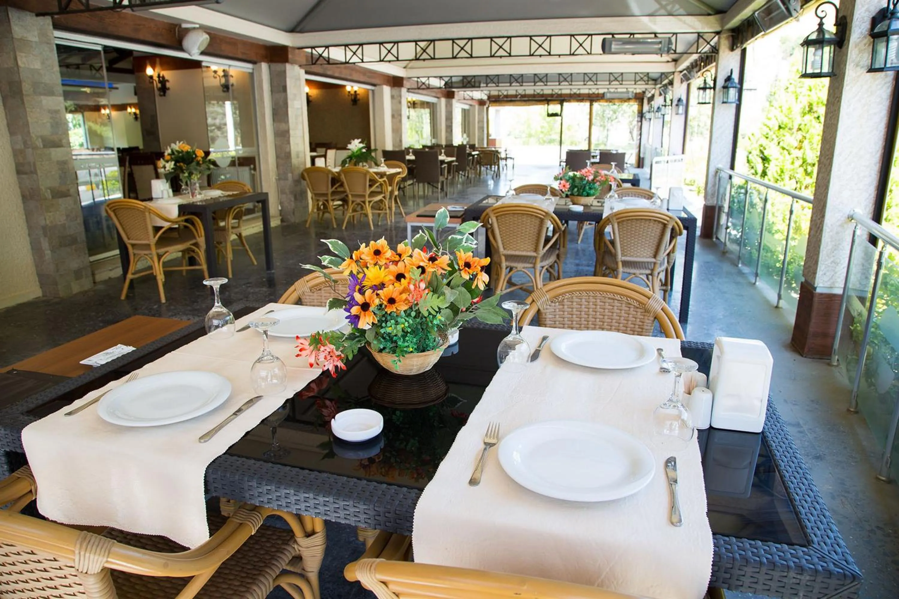 Restaurant/places to eat in Spilos Hotel