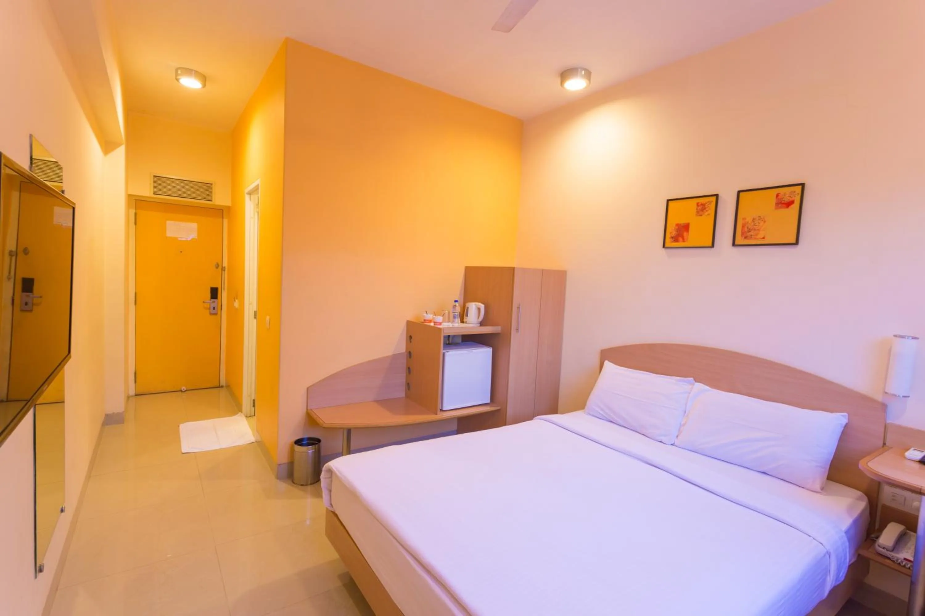 Photo of the whole room, Bed in Ginger Pune - Pimpri