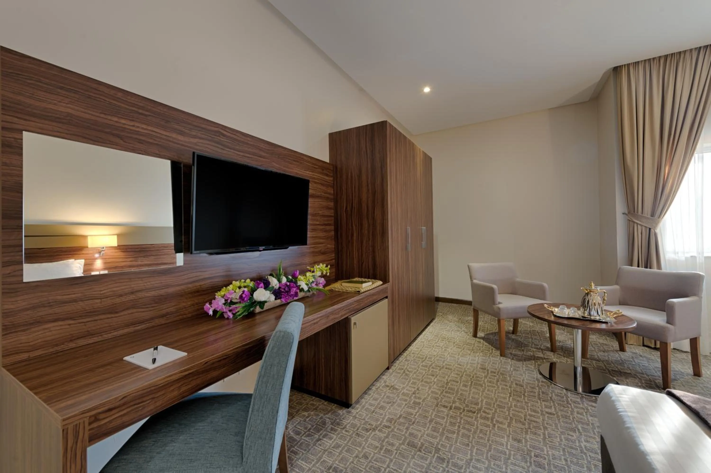 Seating area in Snaf Inn ِAzizia Hotel