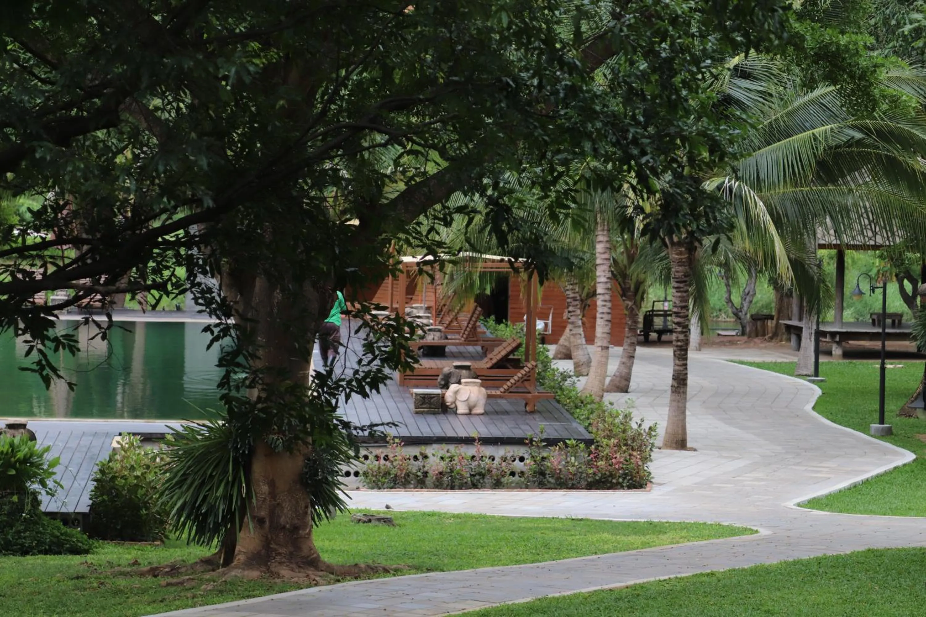 Garden in Royal River Kwai Resort and Spa