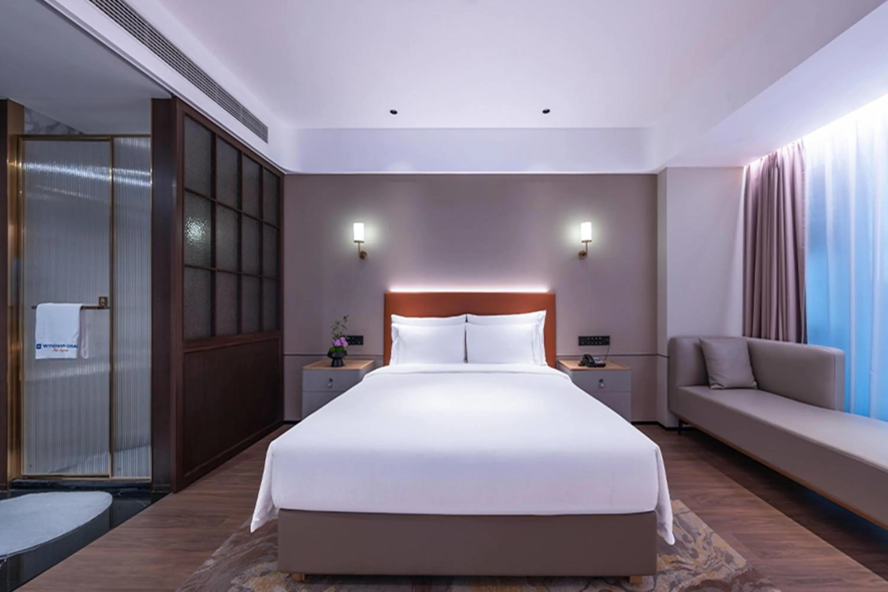 Photo of the whole room, Bed in Wyndham Grand Plaza Royale Ningbo