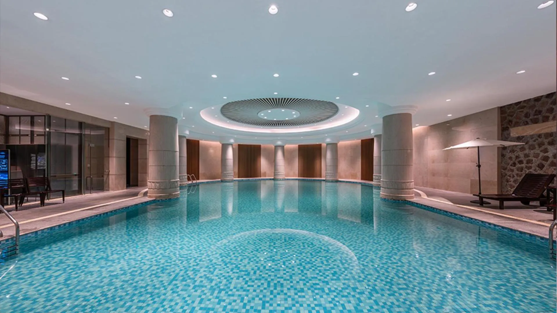 Swimming pool in Wyndham Grand Plaza Royale Ningbo