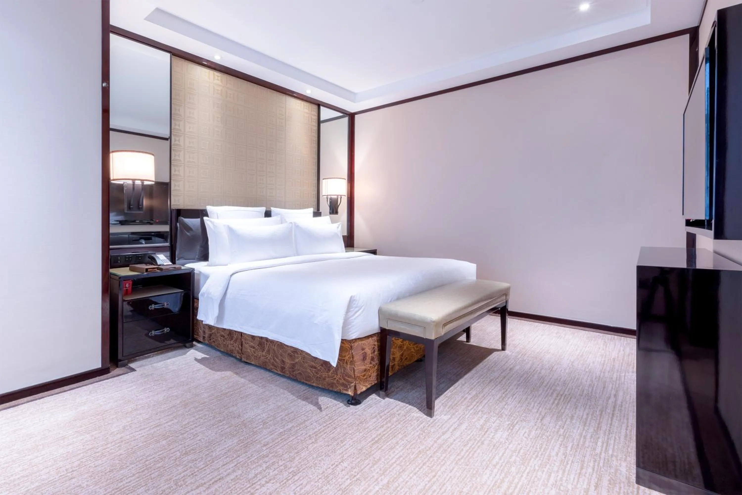 Bed in Wyndham Grand Plaza Royale Ningbo