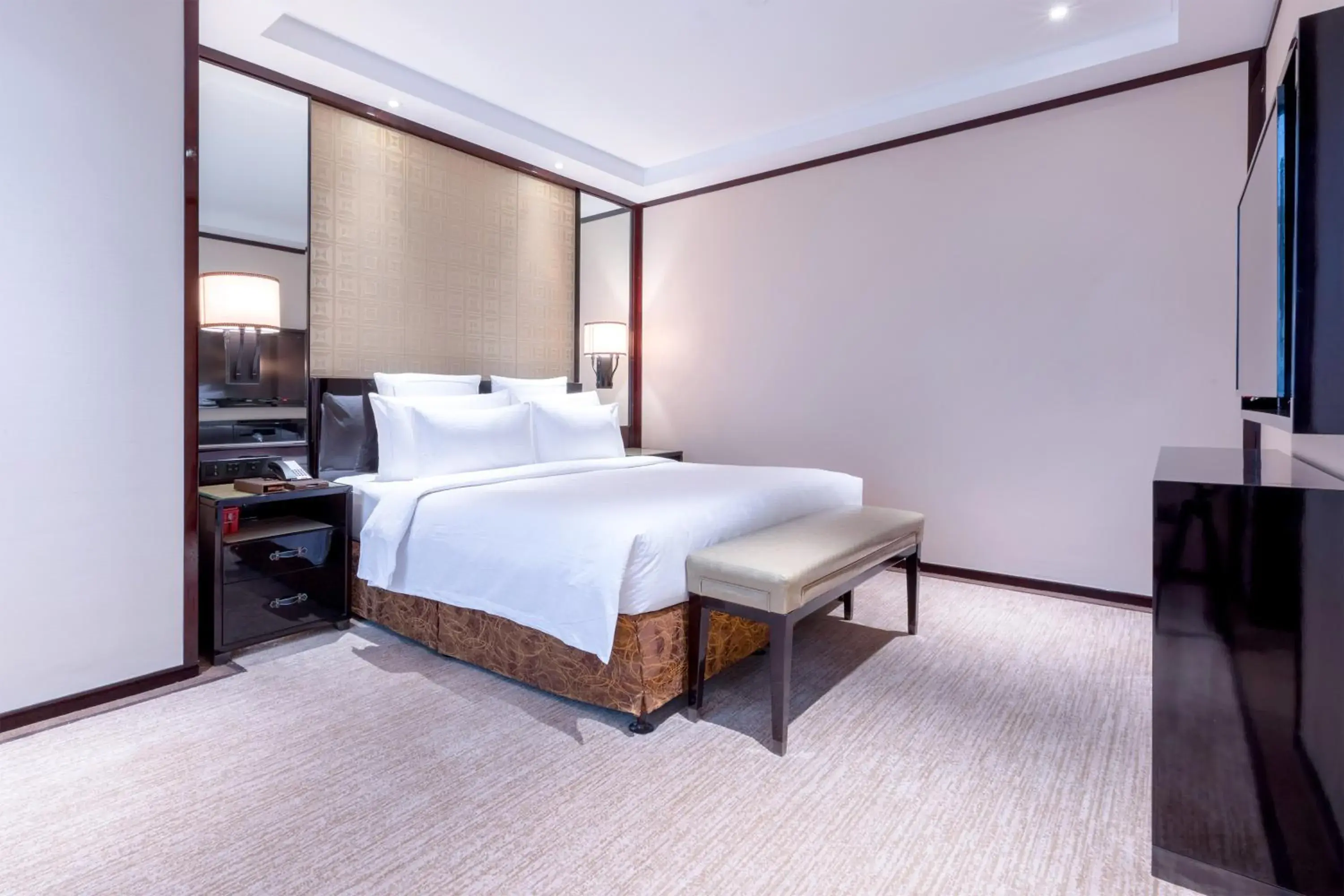 Building A Executive View Suite in Wyndham Grand Plaza Royale Ningbo Building A Executive View Suite in Wyndham Grand Plaza Royale Ningbo