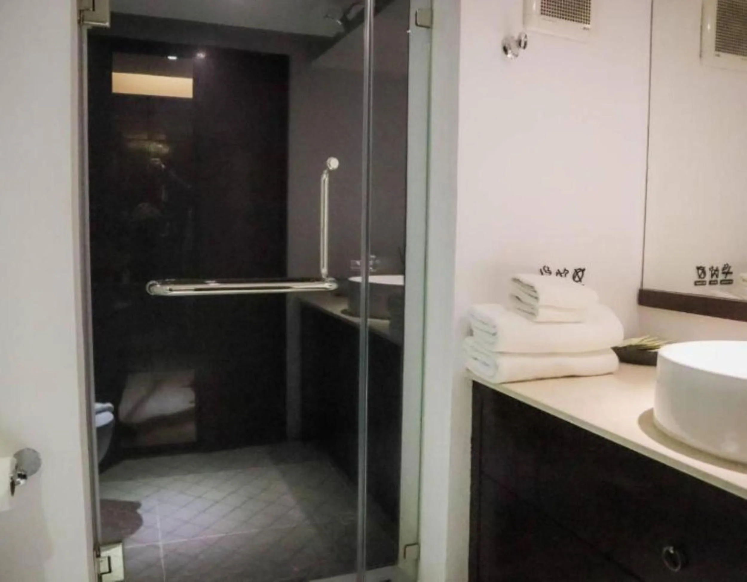 Bathroom in Villa Lantara Chiangmai