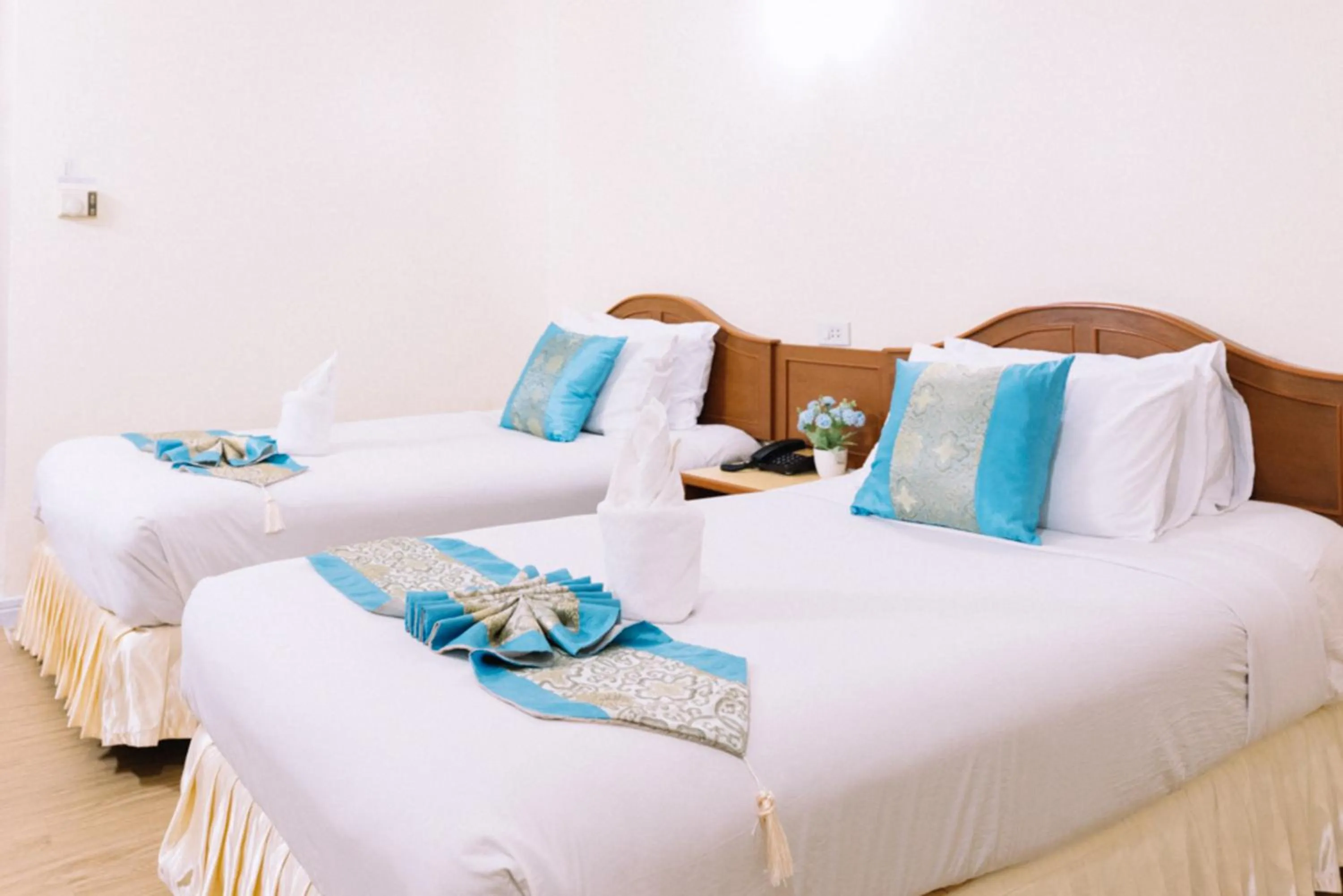 Bedroom, Bed in Chumphon Gardens Hotel