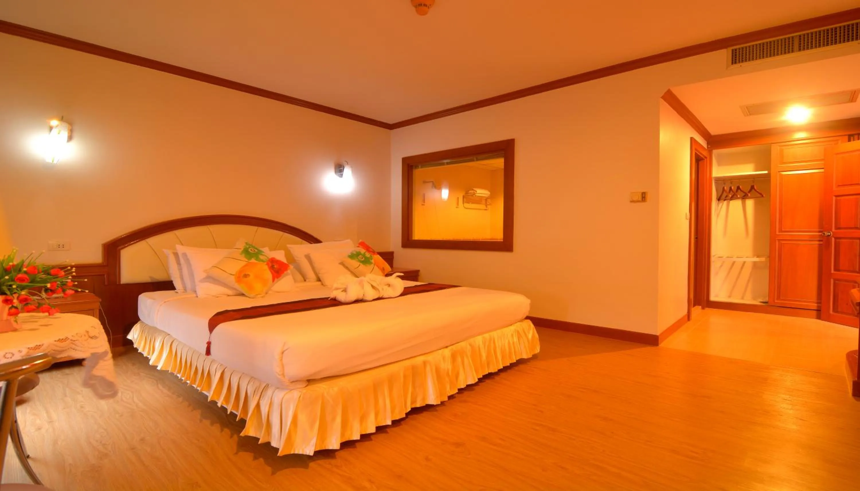Bedroom, Bed in Chumphon Gardens Hotel