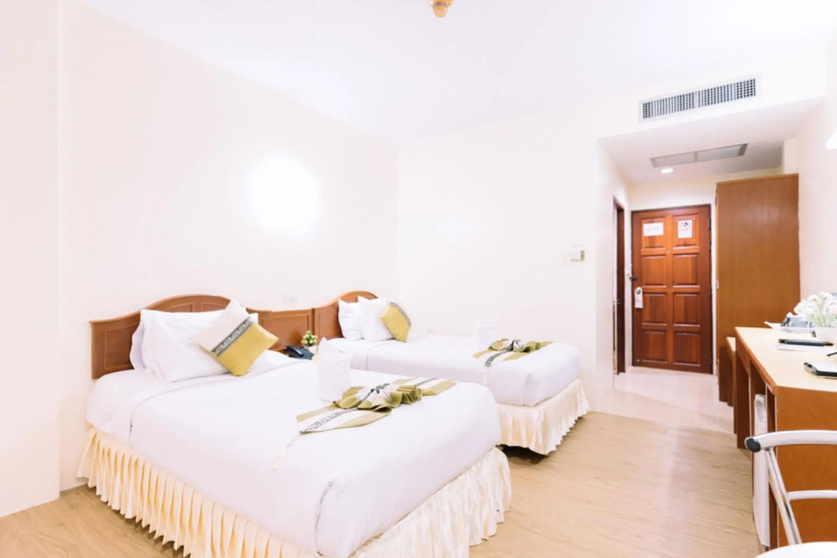 Bedroom, Bed in Chumphon Gardens Hotel Bedroom, Bed in Chumphon Gardens Hotel