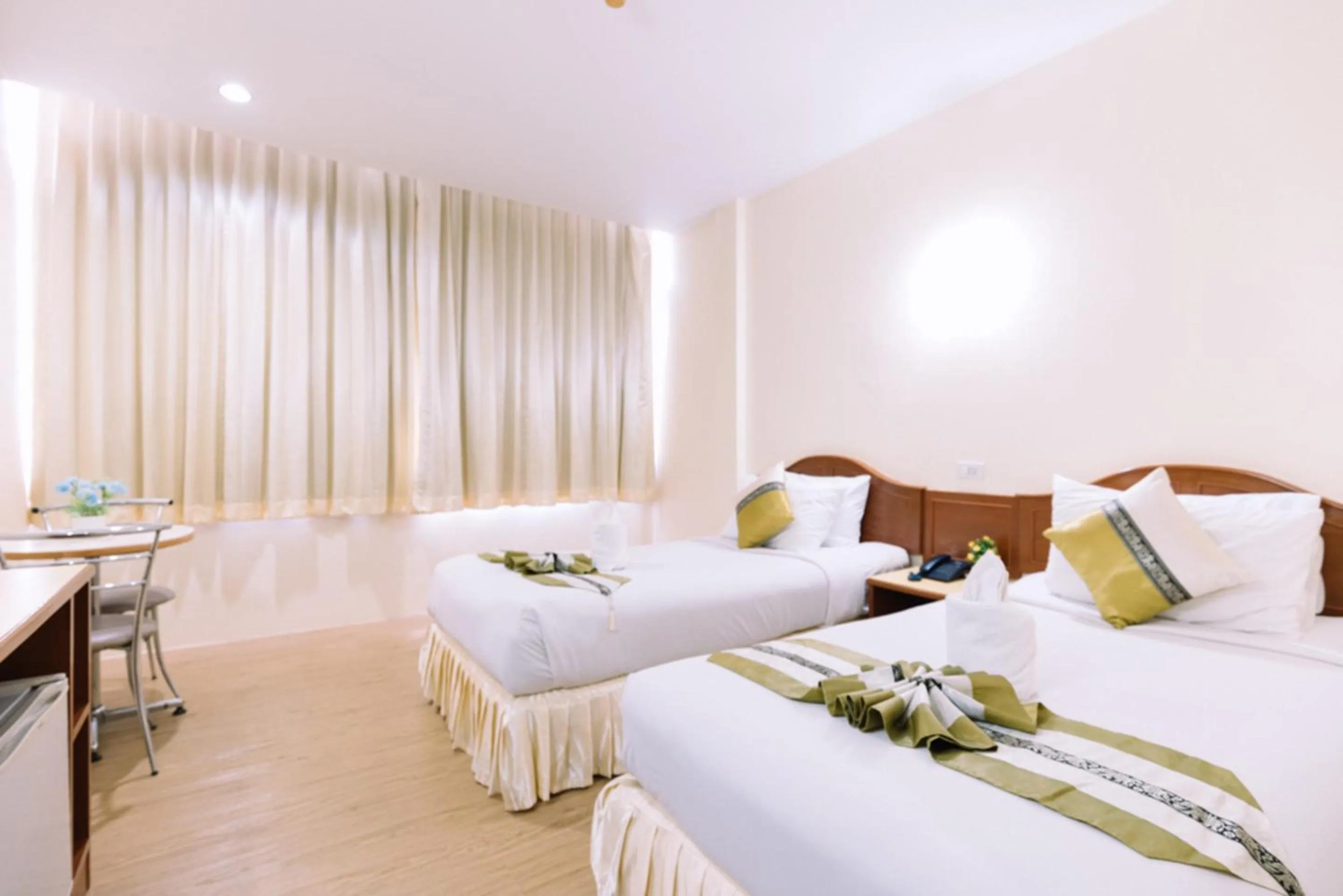 Bedroom, Bed in Chumphon Gardens Hotel