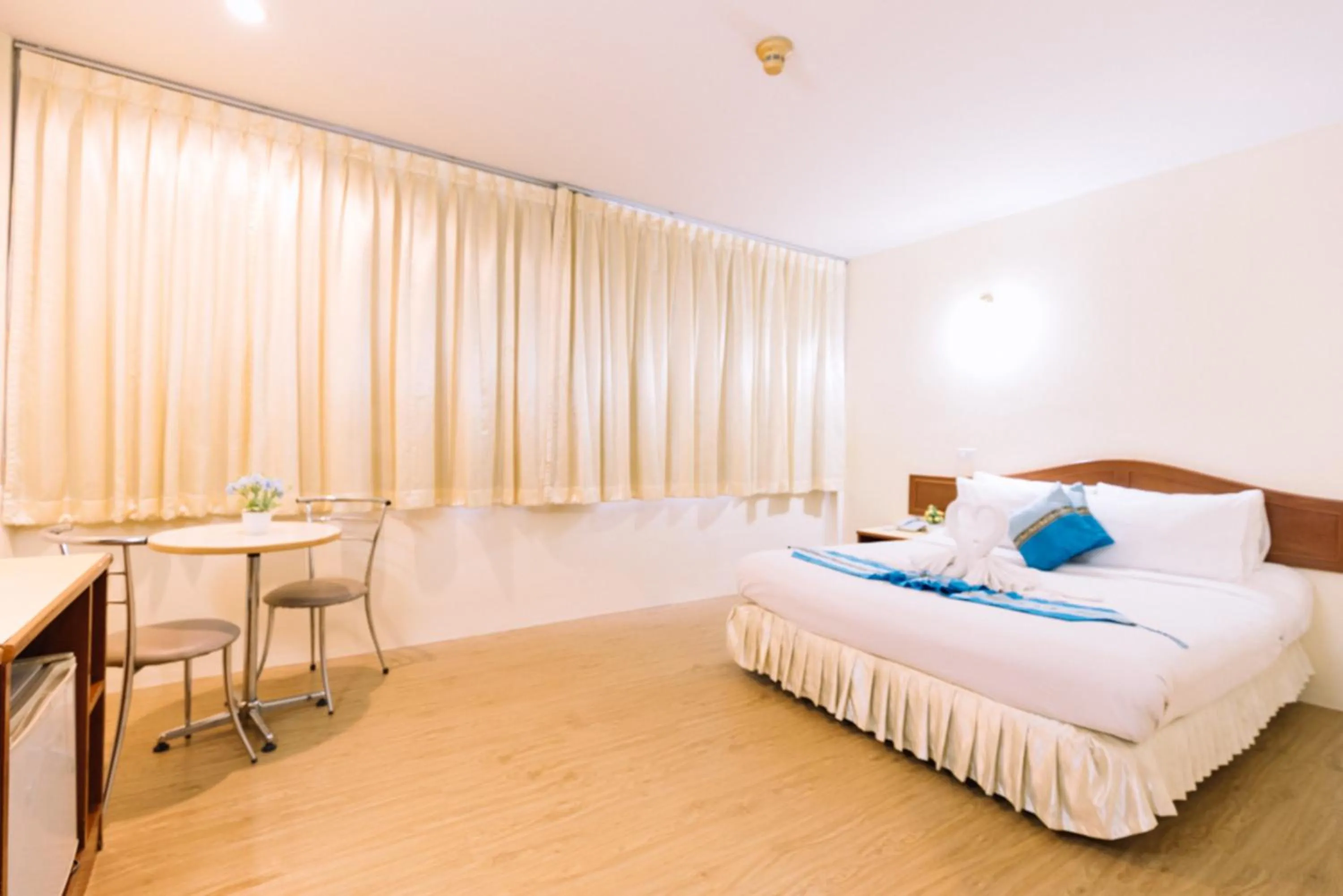 Bedroom, Bed in Chumphon Gardens Hotel