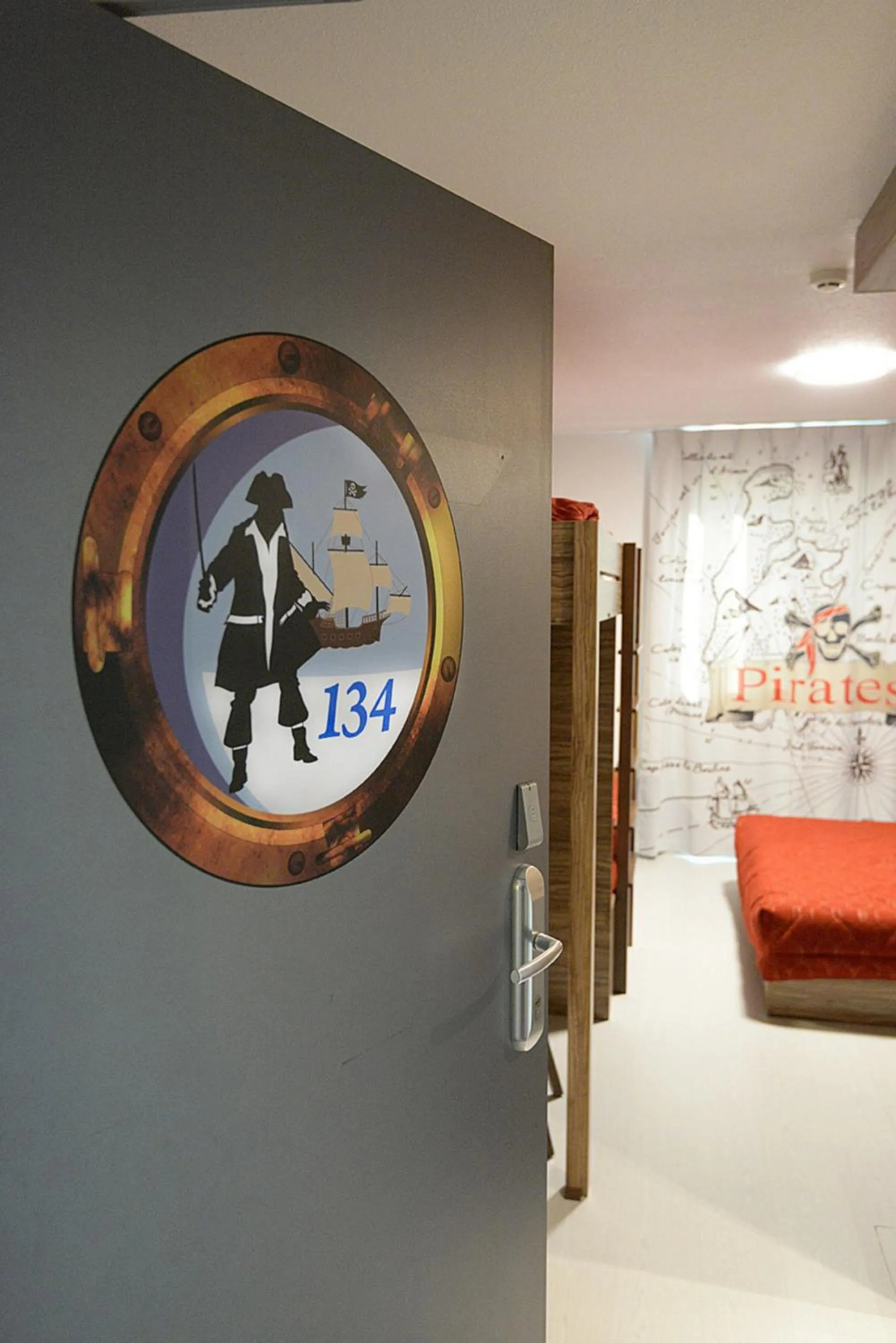 Property logo or sign, Bed in Hôtel Du Parc - Pirates