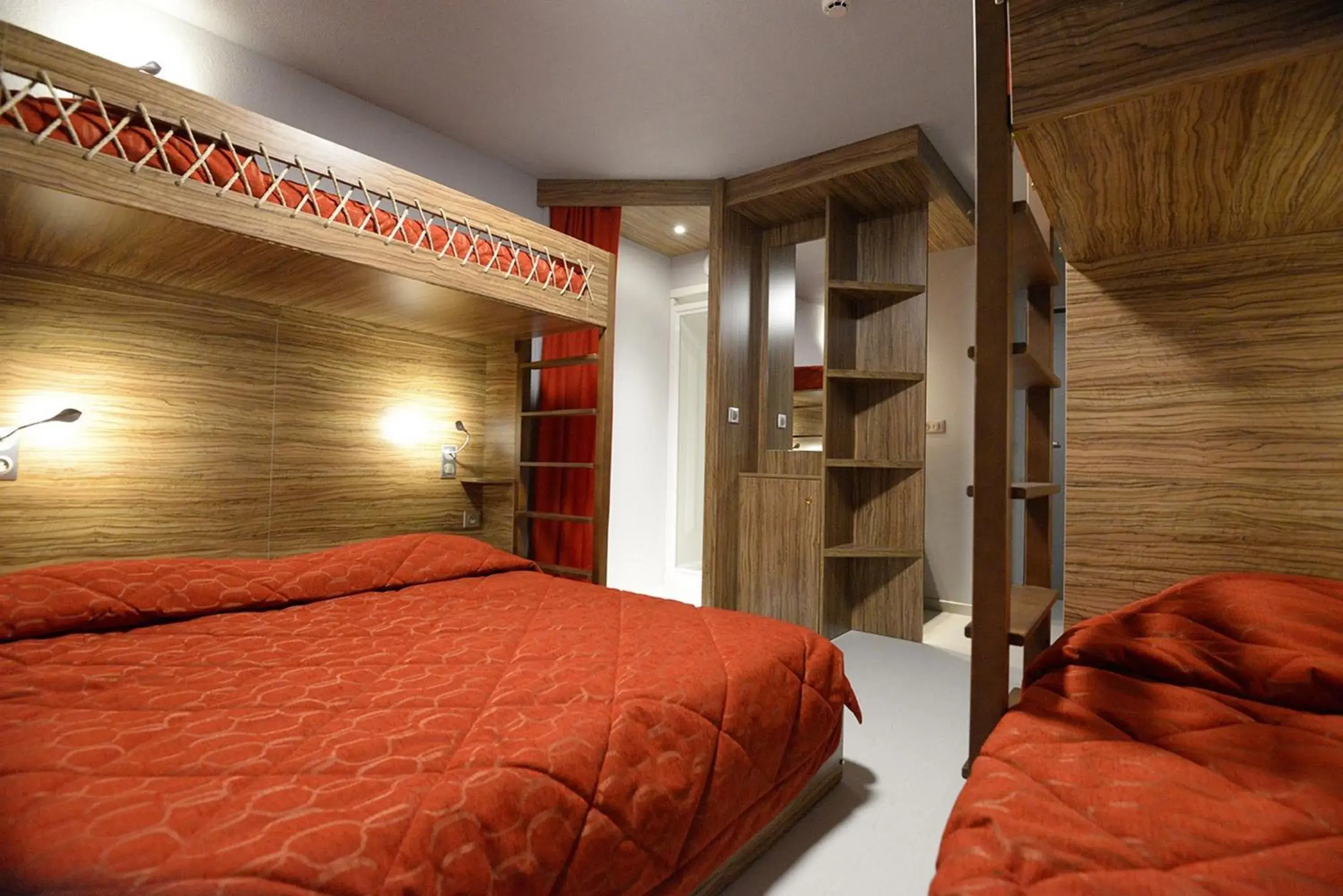 Bedroom, Bed in Hôtel Du Parc - Pirates Bedroom, Bed in Hôtel Du Parc - Pirates