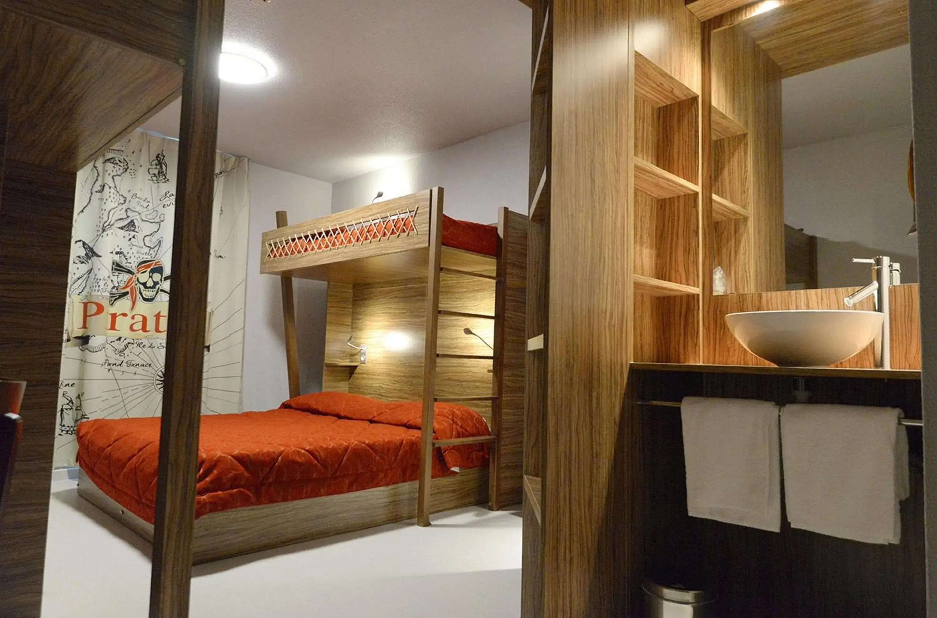 Bedroom, Bed in Hôtel Du Parc - Pirates Bedroom, Bed in Hôtel Du Parc - Pirates