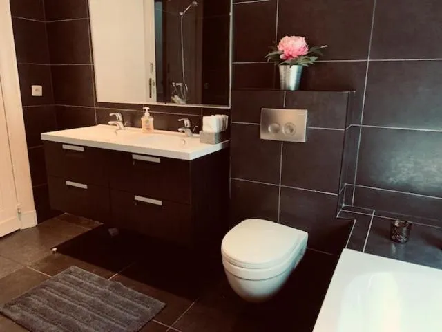 Bathroom in Chic Cocoon Guest House