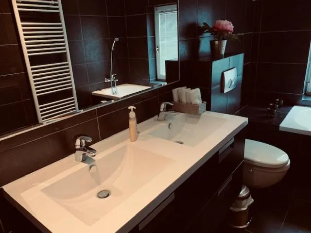 Bathroom in Chic Cocoon Guest House