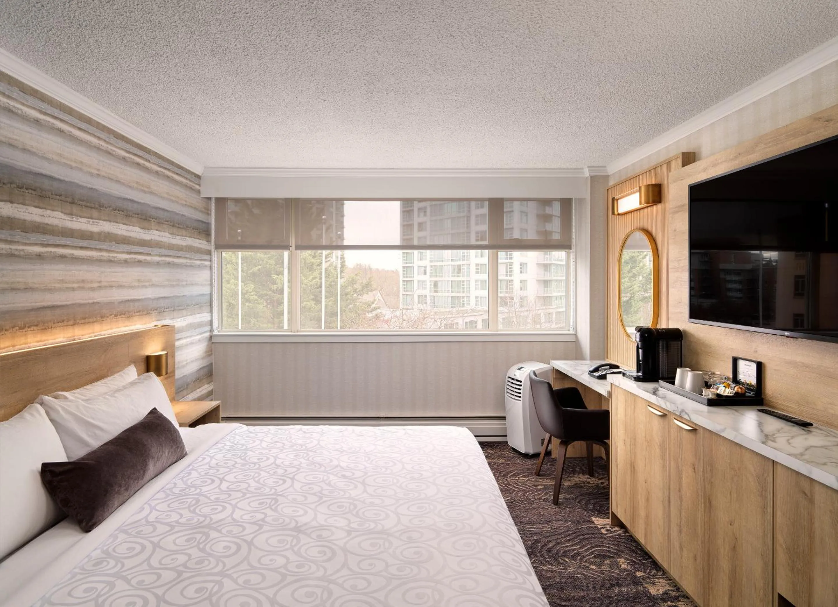 Bed in Chateau Victoria Hotel & Suites