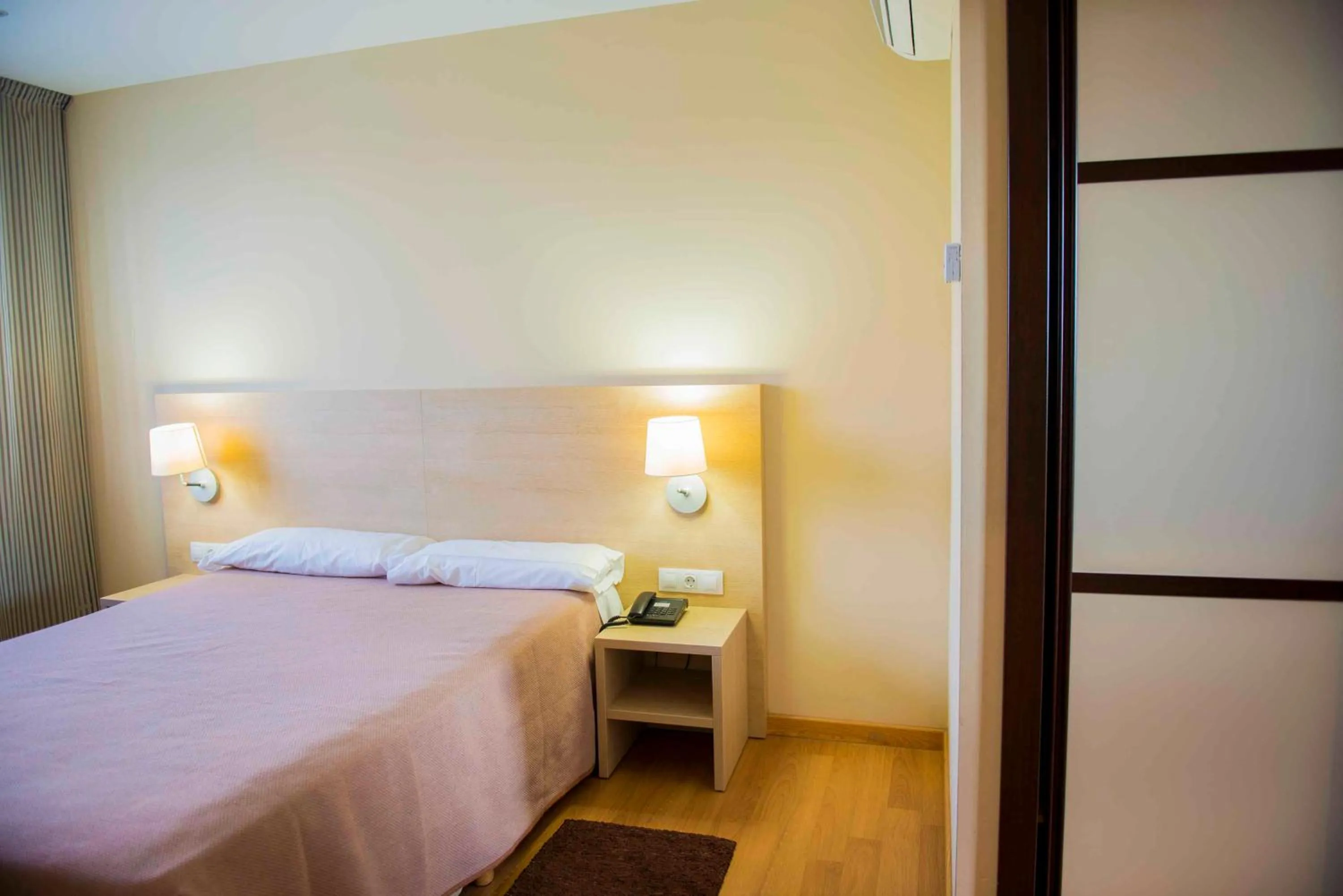 Bed in Hotel Meson de Erosa